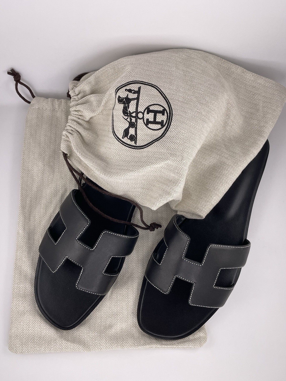 Hermès Oran Black Leather Sandals Women\'s Size 38 8 US Slides Black Stitch Hermès Oran Black Leather Sandals Women\'s Size 38 8 US Slides Black Stitch