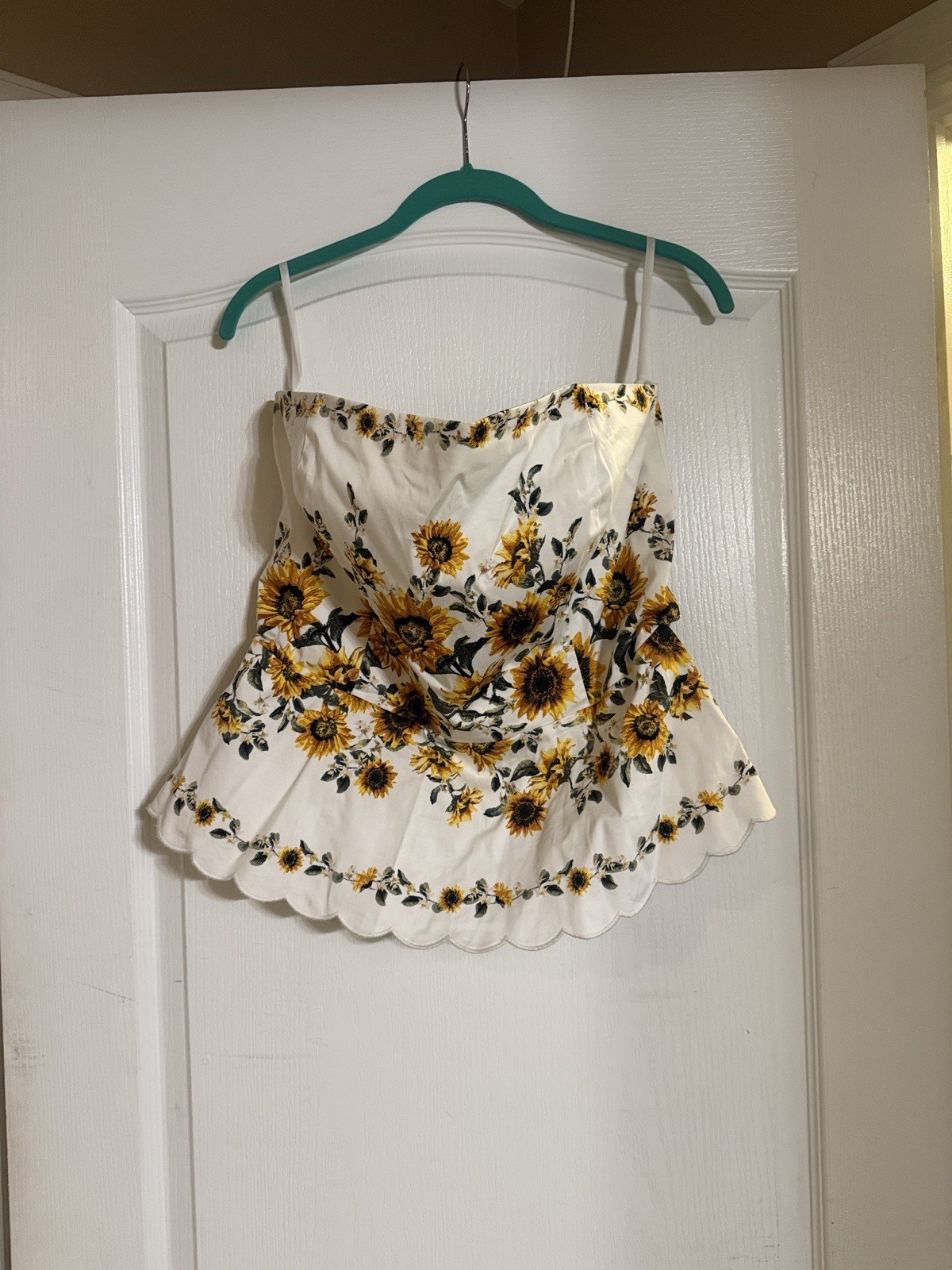 White House Black Market Floral Cami Tank 14 Square Neck Adjustable Straps White House Black Market Floral Cami Tank 14 Square Neck Adjustable Straps