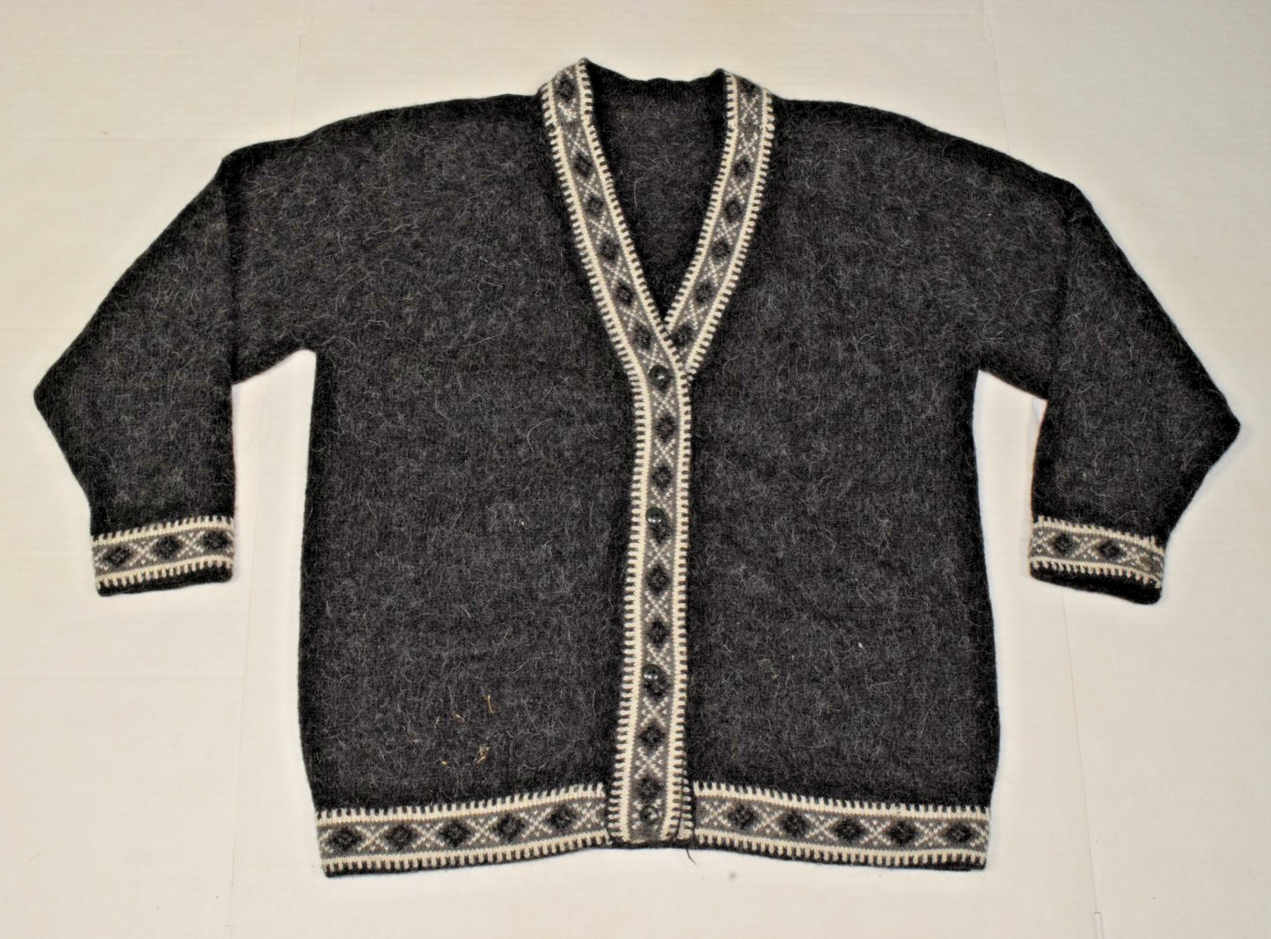 Vintage 90s Womens Handmade Nordic Shedding Wool Sweater Size M/L Charcoal Gray