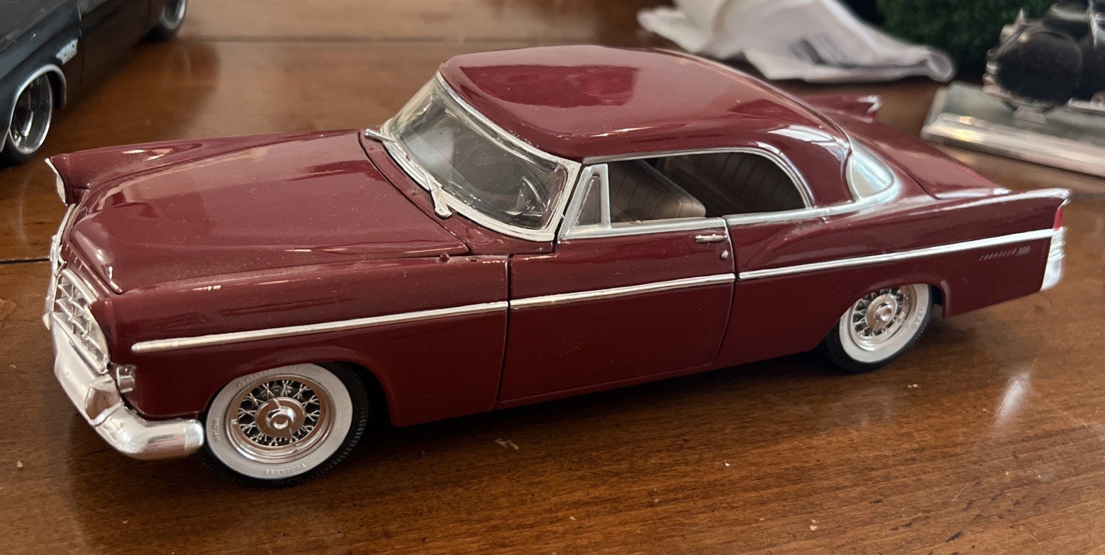 Vintage Maisto Diecast Model 1956 Red Chrysler 300B 1:18 Scale Model Car. 