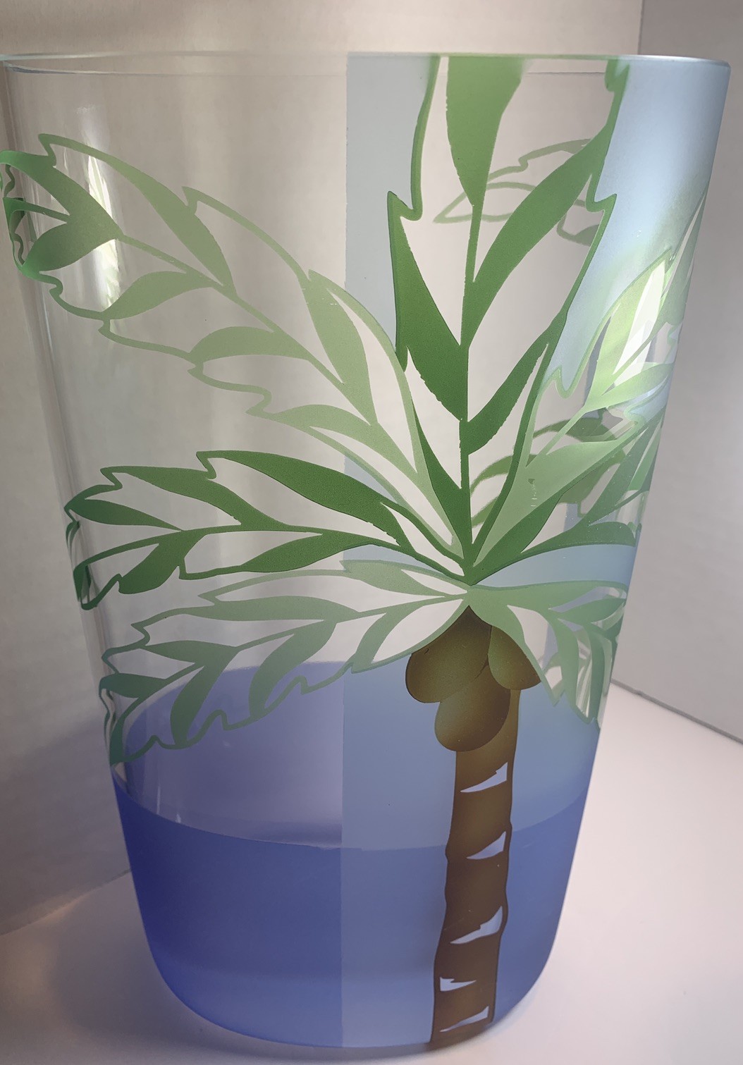 Pier One Vintage MultiToned Etched ArtGlass Palm Tree With Ocean Blue Vase 11\ Pier One Vintage MultiToned Etched ArtGlass Palm Tree With Ocean Blue Vase 11\