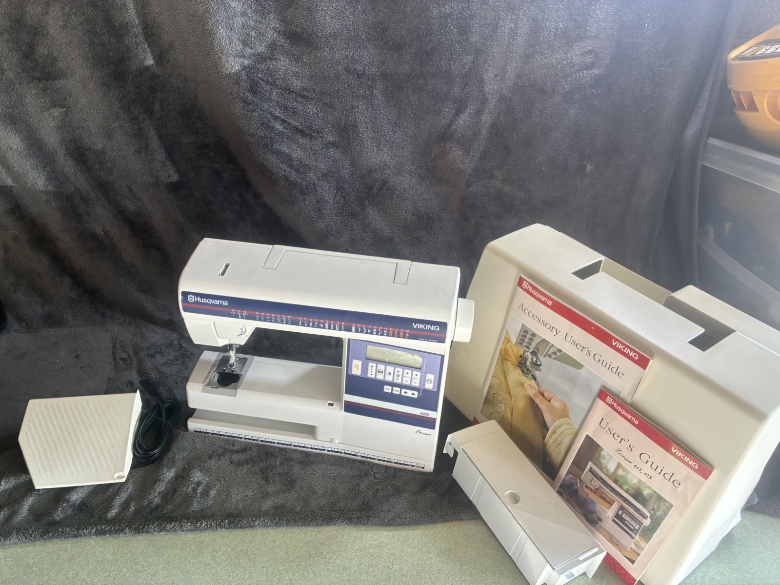 Husqvarna Viking Rose Sewing Machine TESTED WORKS GREAT SWEDEN PRISTINE