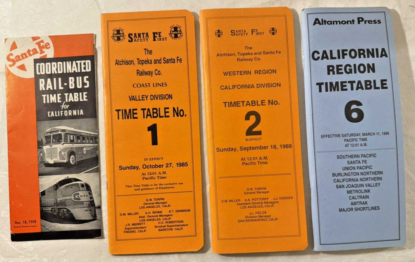 FOUR VINTAGE RAILROAD TIMETABLES LOT - 2 FOUR VINTAGE RAILROAD TIMETABLES LOT - 2