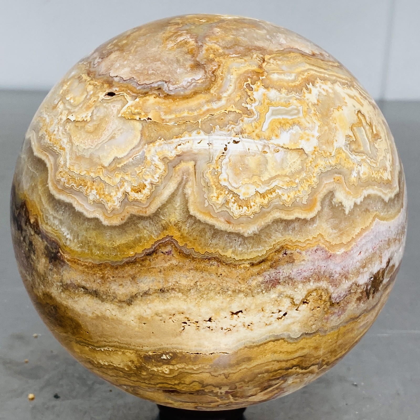 Natural thousand-layer agate crystal ball healing 2860G (6.3LB)