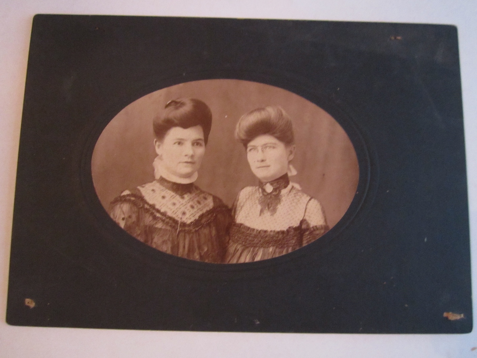 10 VINTAGE PHOTOS - PORTRAITS & GROUPS- 1880'S - 1920'S? - SEE PICS - TUB QQQ