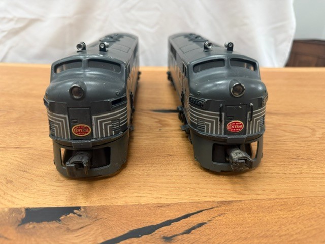 Lionel 2344 Vintage O New York Central F-3 AA Diesel Locomotive Set ~ Good Cond Lionel 2344 Vintage O New York Central F-3 AA Diesel Locomotive Set ~ Good Cond