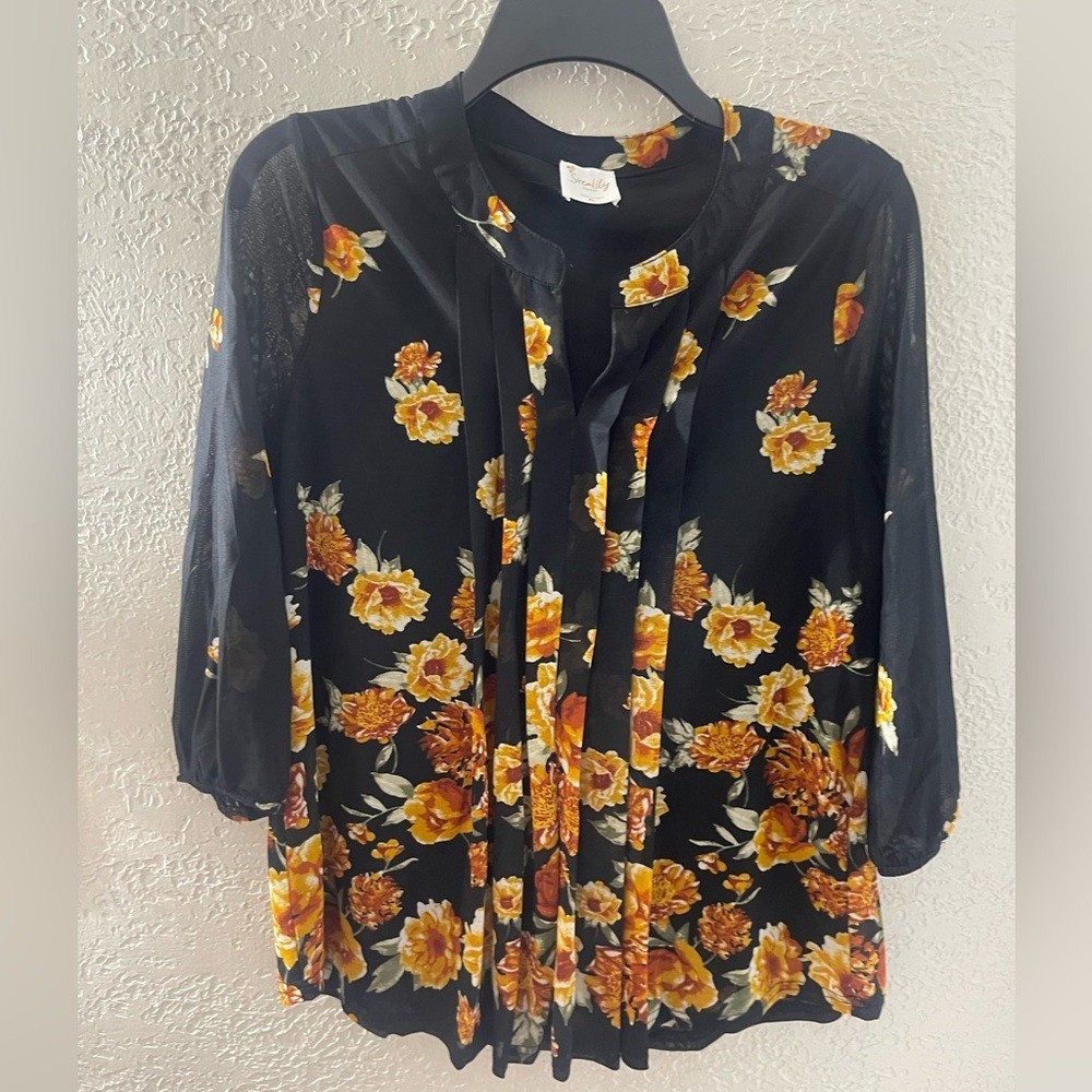 Siren Lily Women\'s Black/Orange Floral V-Neck Blouse Siren Lily Women\'s Black/Orange Floral V-Neck Blouse