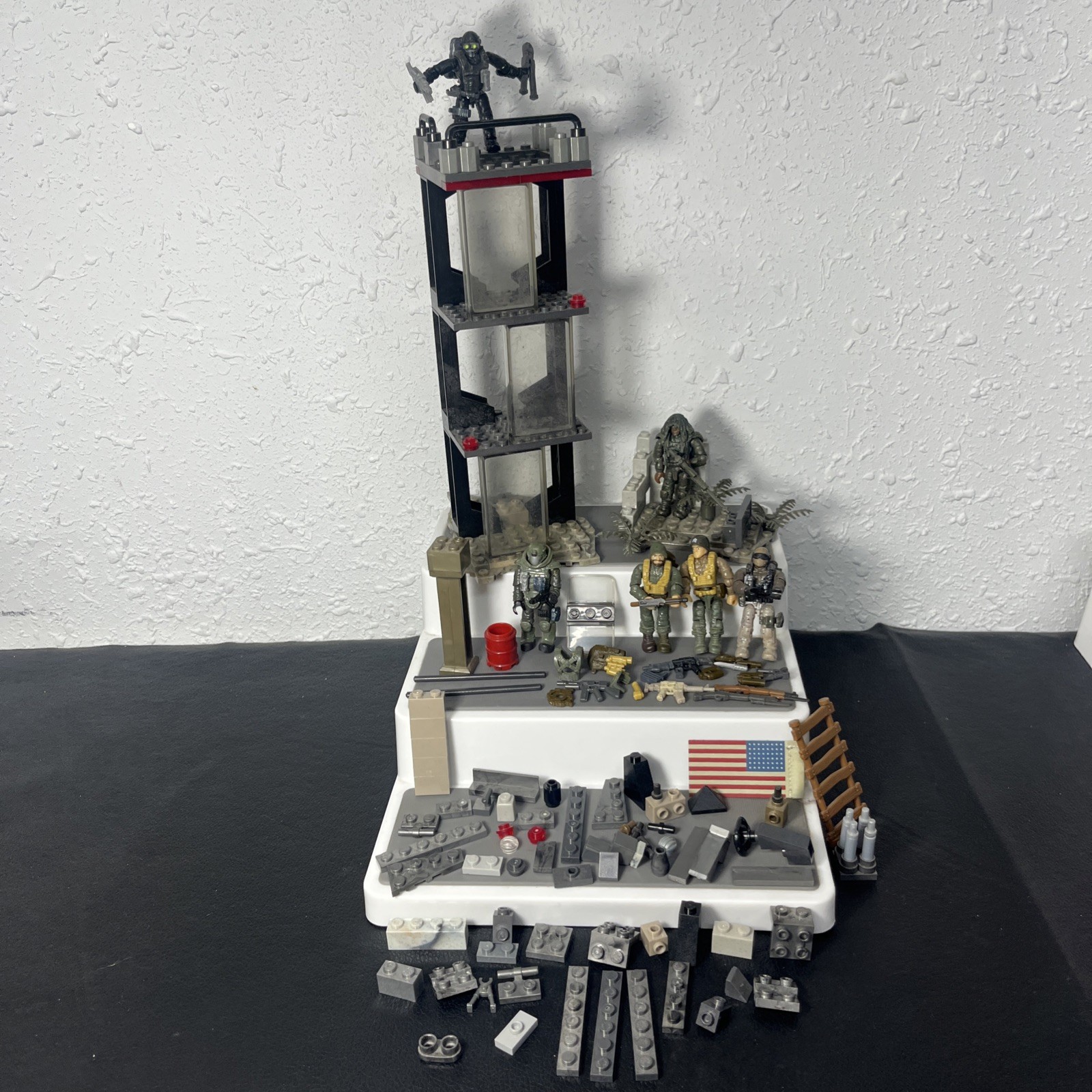 Call of Duty Mega Blocks Construx Lot with Weapons Accessories Figures Extras