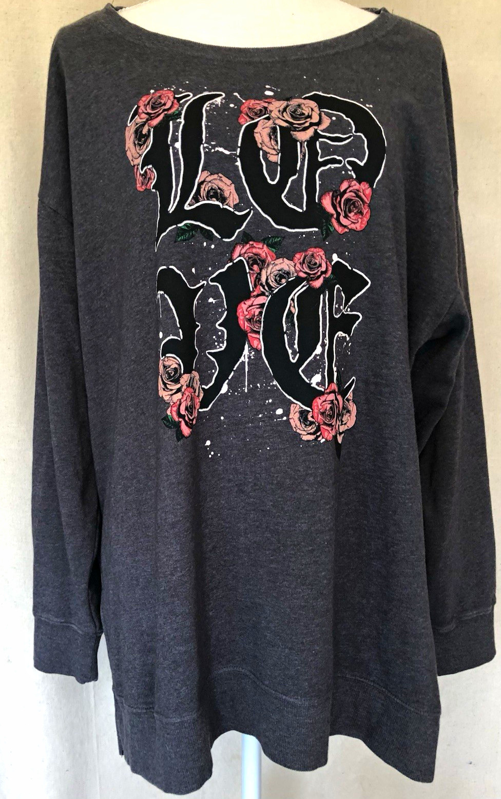 NEW Torrid Women’s Fleece Pullover Sweatshirt Gray Gothic Love Rose Graphic 1X NEW Torrid Women’s Fleece Pullover Sweatshirt Gray Gothic Love Rose Graphic 1X