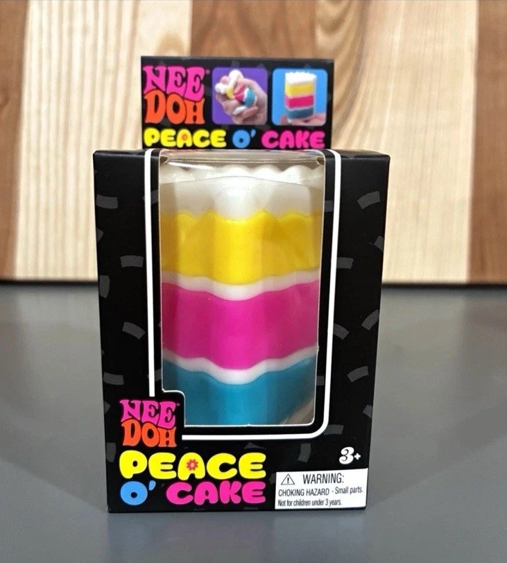 *BRAND NEW AUTHENTIC* Peace O’ Cake NeeDoh *ULTRA RARE* YELLOW TOP