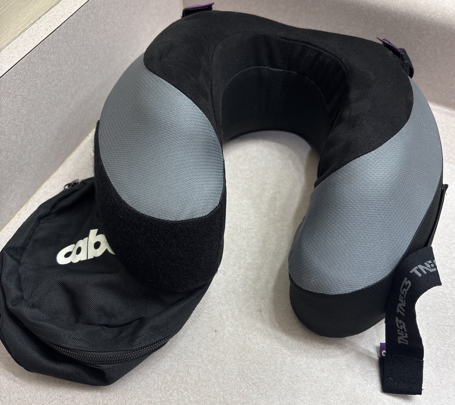 Cabeau Evolution S3 Travel Neck Pillow Black Memory Foam W Storage Case