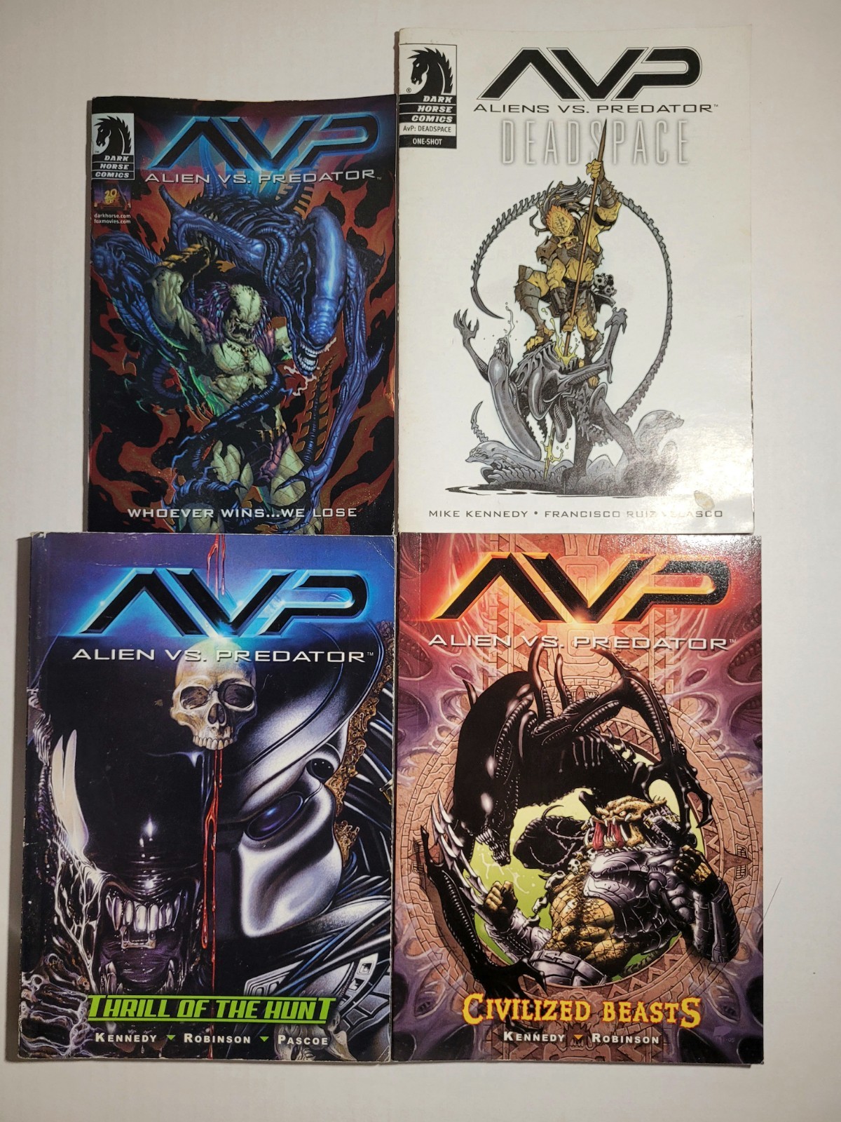 AVP Aliens Vs. Predator - 4 Mini Comic Lot AVP Aliens Vs. Predator - 4 Mini Comic Lot