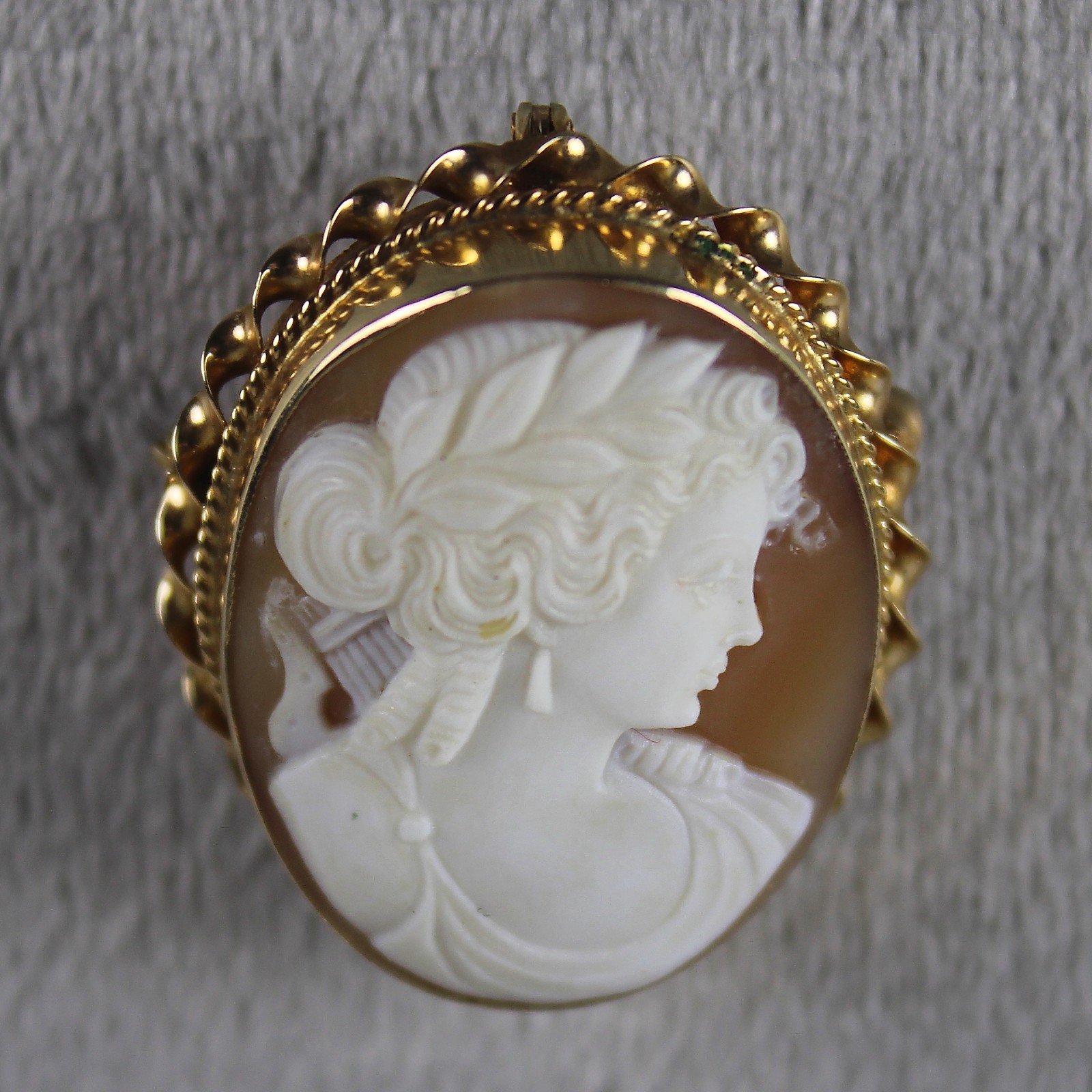 Antique 14K Gold Cameo Brooch 6.4 Grams Stunning Antique 14K Gold Cameo Brooch 6.4 Grams Stunning