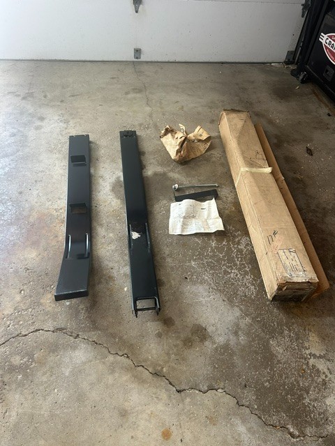 NOS 73-80 CHEVY PICKUP TRUCK GMC SIERRA GLIDE OUT SPARE TIRE CARRIER 994468 RARE