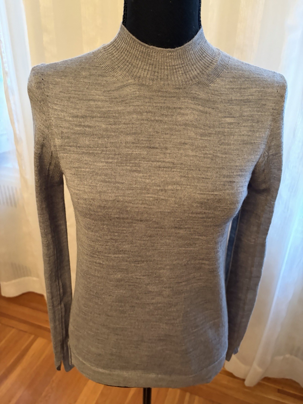 New O’2nd Women\'s Wool Grey Sweater Size Small New O’2nd Women\'s Wool Grey Sweater Size Small