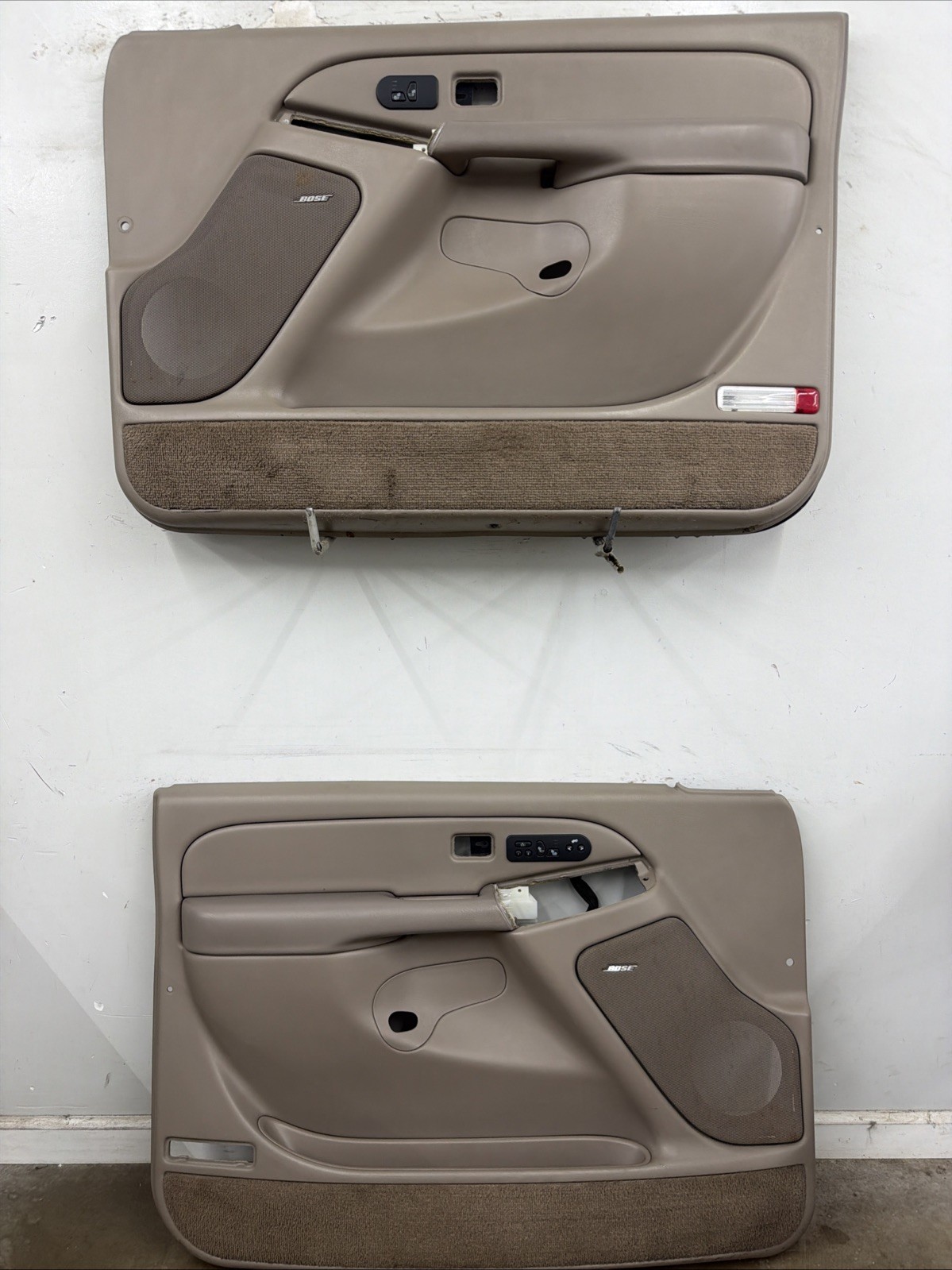 03-07 Chevy Silverado GMC Sierra Tahoe Yukon Pair Door Panels OEM Med Neutral