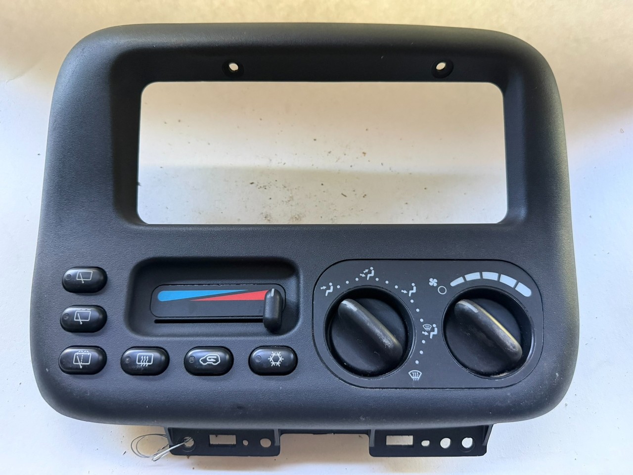 1999-2000 Dodge Caravan Climate Control P04677915AB | 04677915AB | 4677915AB OEM 1999-2000 Dodge Caravan Climate Control P04677915AB | 04677915AB | 4677915AB OEM