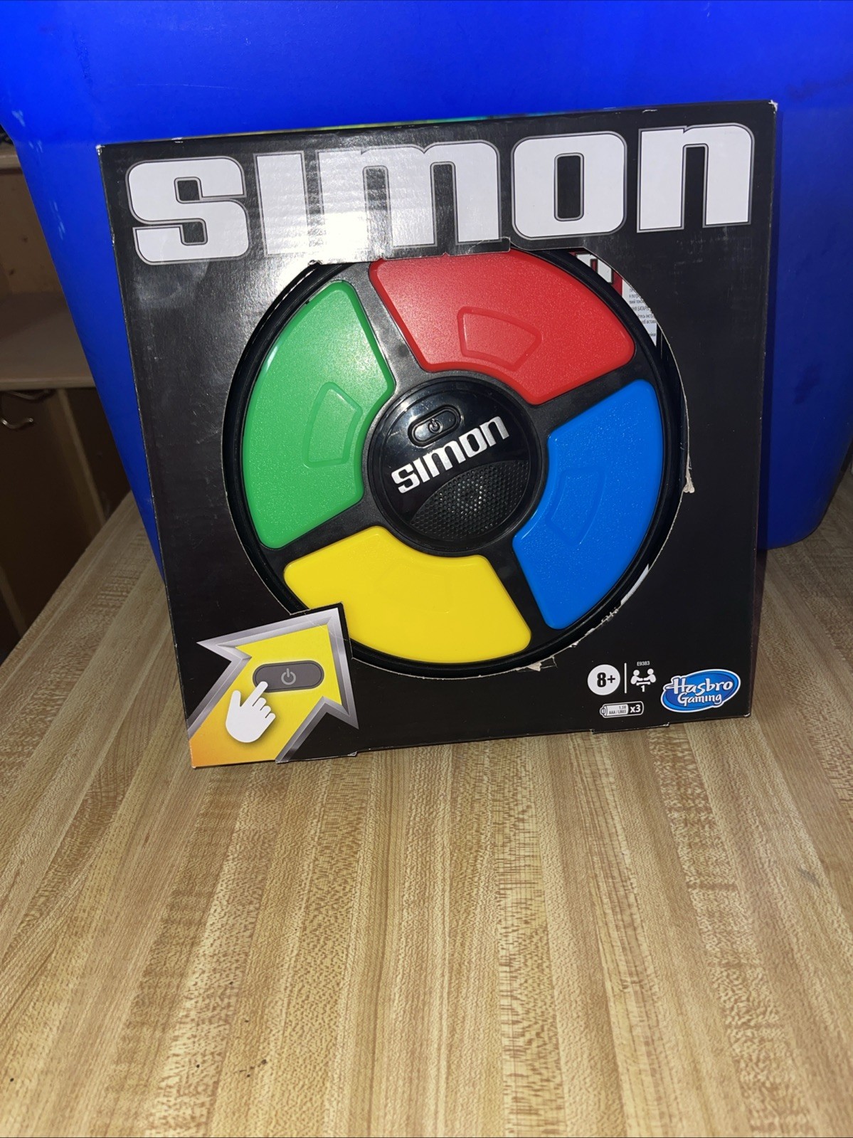 Hasbro E93835L0 Simon Handheld Electronic Game Hasbro E93835L0 Simon Handheld Electronic Game