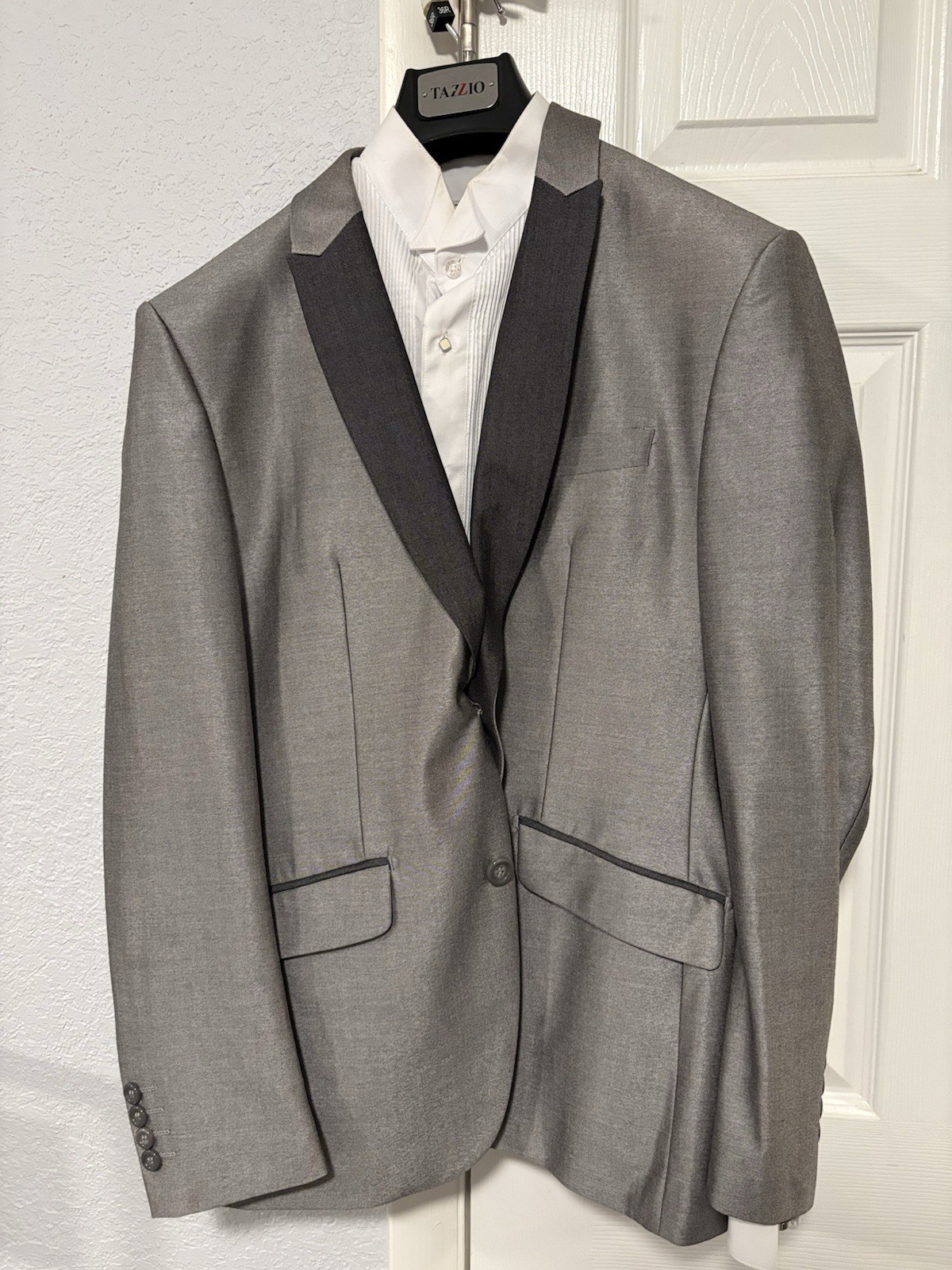 VINCI Men\'s Gray Tuxedo Suit Black Shawl Lapel Slim Fit Size 36R and Pants 32R VINCI Men\'s Gray Tuxedo Suit Black Shawl Lapel Slim Fit Size 36R and Pants 32R