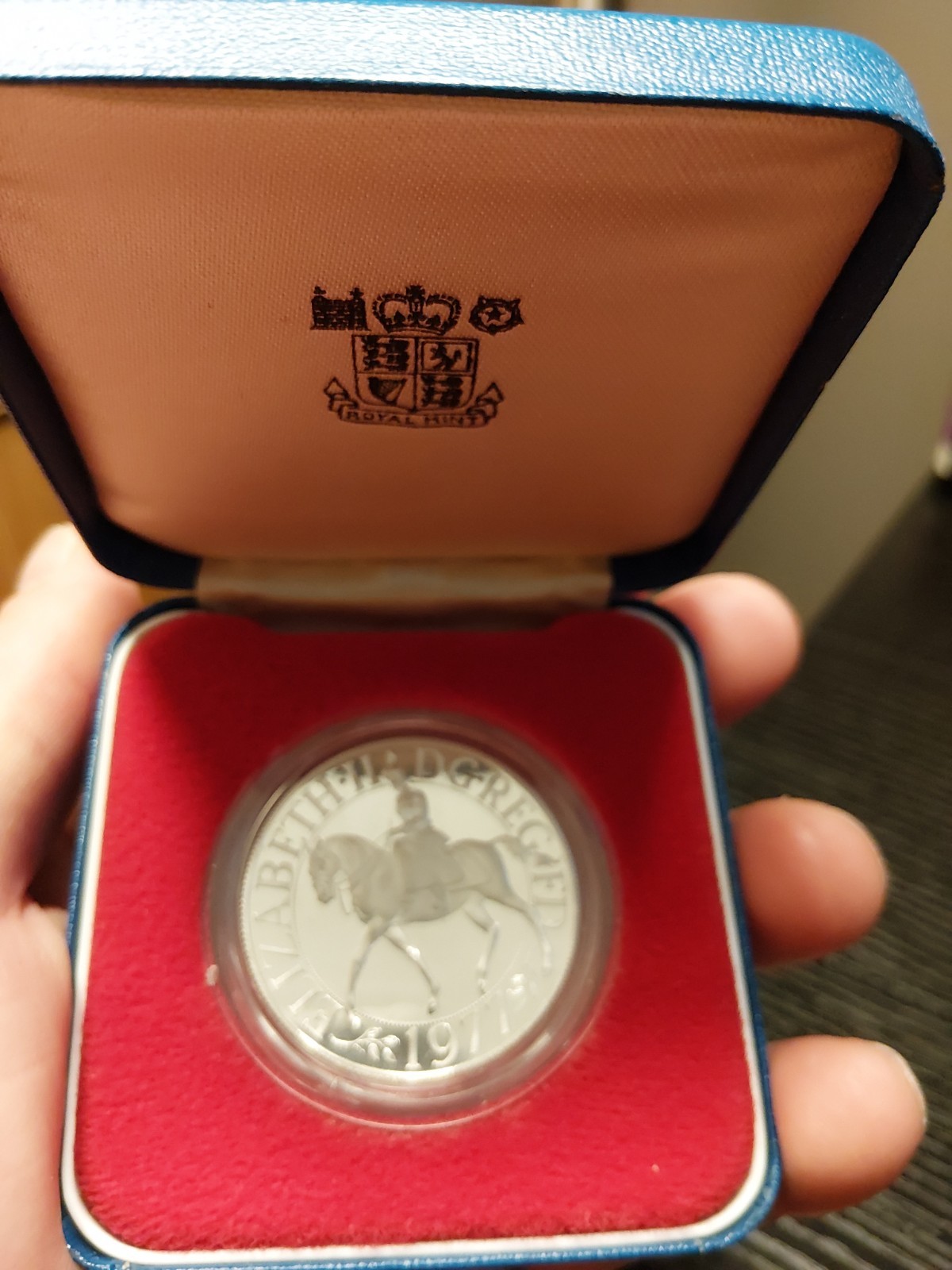 Queen Elizabeth Sterling Silver 1977 Jubilee Original Capsule And Box Wirh COA Queen Elizabeth Sterling Silver 1977 Jubilee Original Capsule And Box Wirh COA