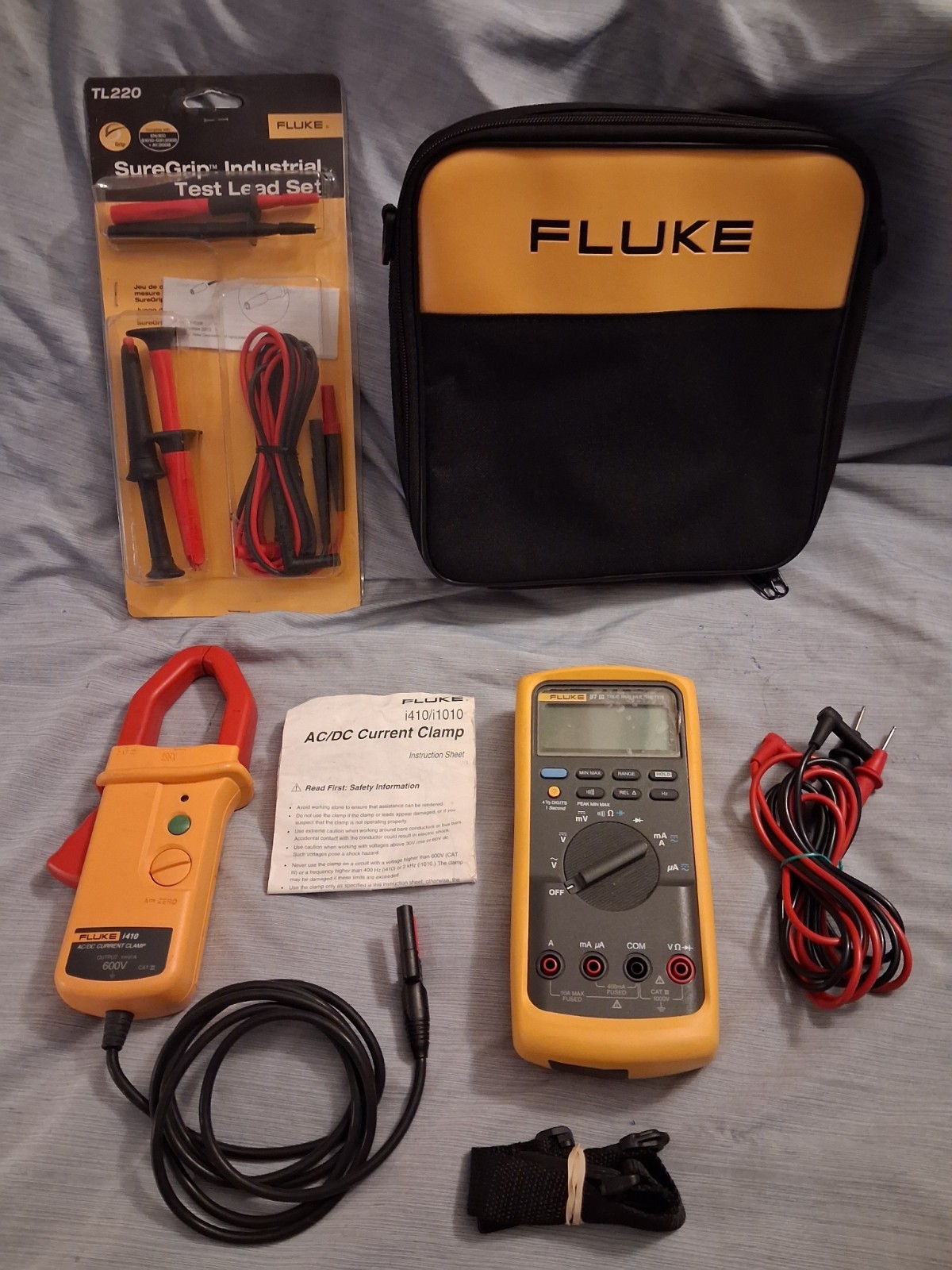 Fluke 87 III True RMS Multimeter w/case & i410 AC/DC Current Clamp 600V Fluke 87 III True RMS Multimeter w/case & i410 AC/DC Current Clamp 600V