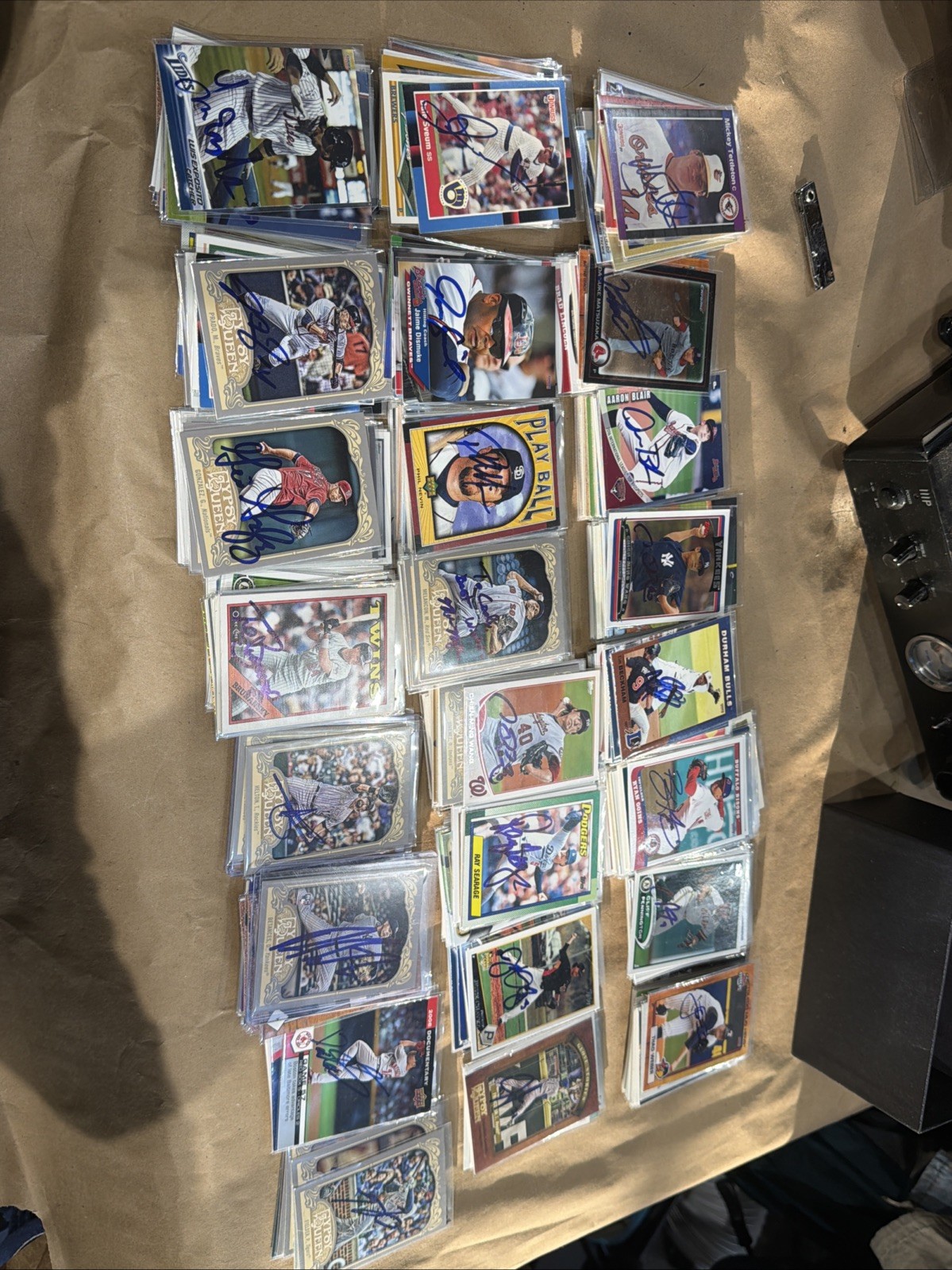 MASSIVE 500+ Signed Baseball Card Lot All Hand Signed All Mixed Topps UD And Mor MASSIVE 500+ Signed Baseball Card Lot All Hand Signed All Mixed Topps UD And Mor