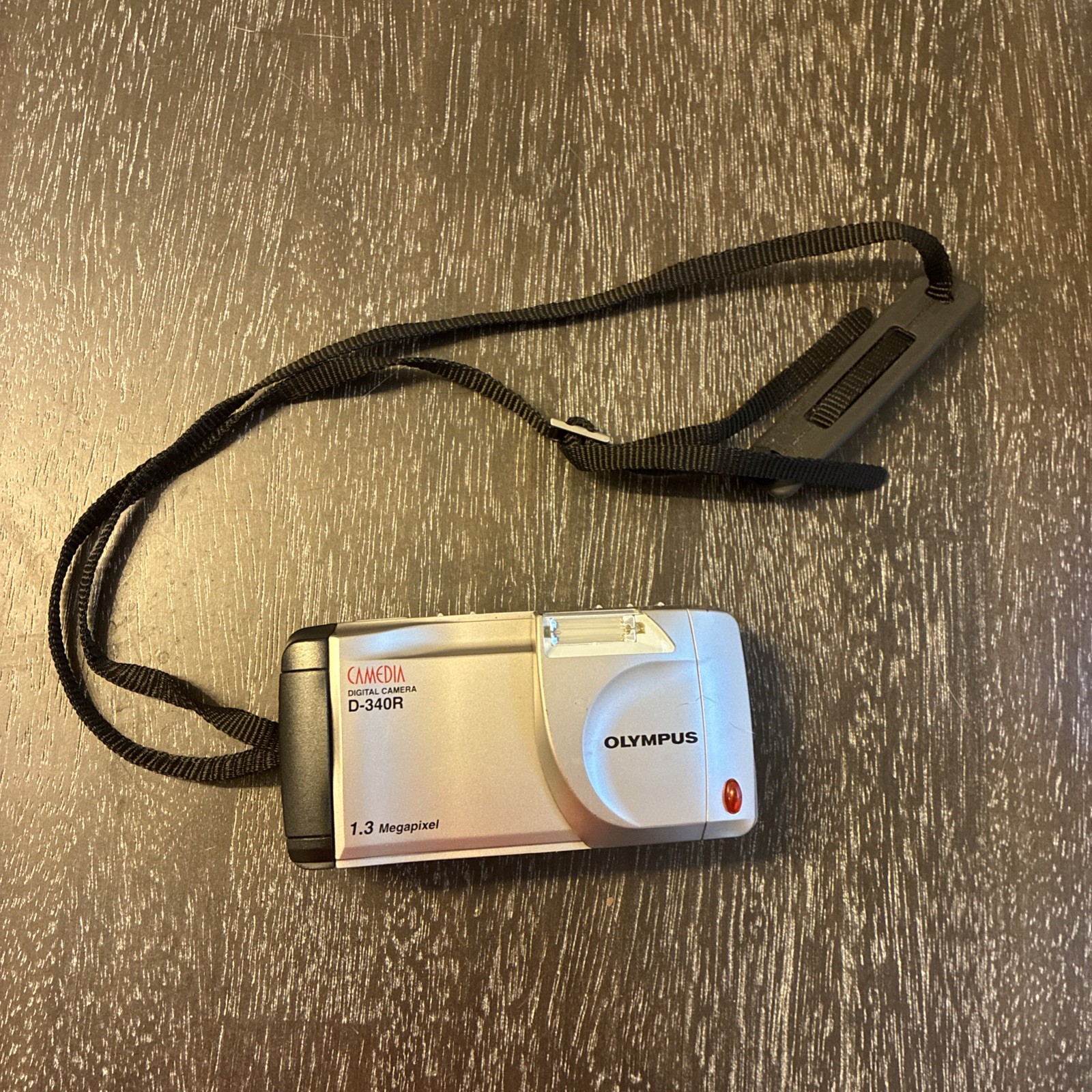 Vintage Olympus D-340R Digital Camera 1.3mp with strap. Tested and Working. 