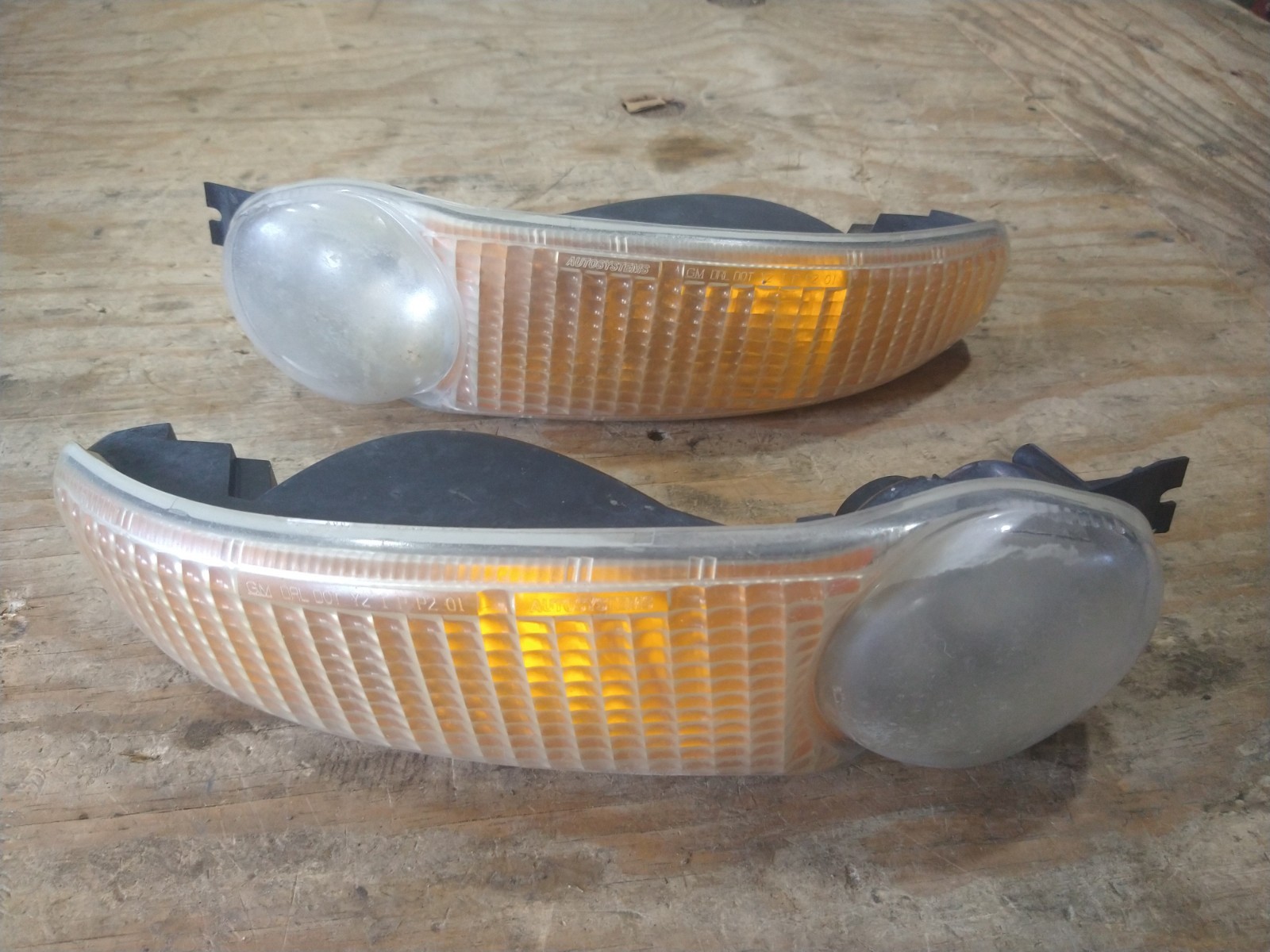 OEM 01-06 Sierra Yukon Denali C3 Front Turn Signal Park Running Lamp Set