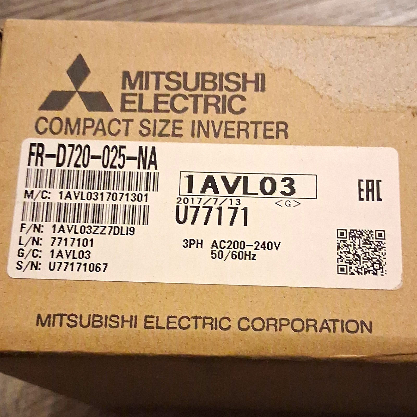 Mitsubishi Electric FR-D720-025-NA Compact Inverter 3-Phase AC200-240V 0.4kW