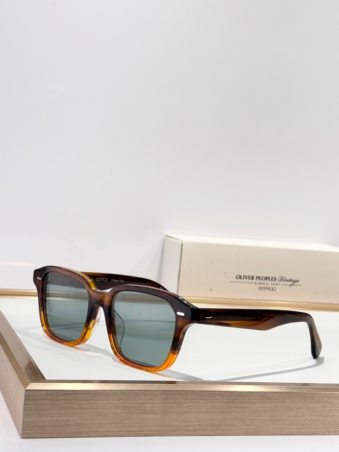 Oliver Peoples OV5562SU Sunglasses Gradient Tortoise Square Frame