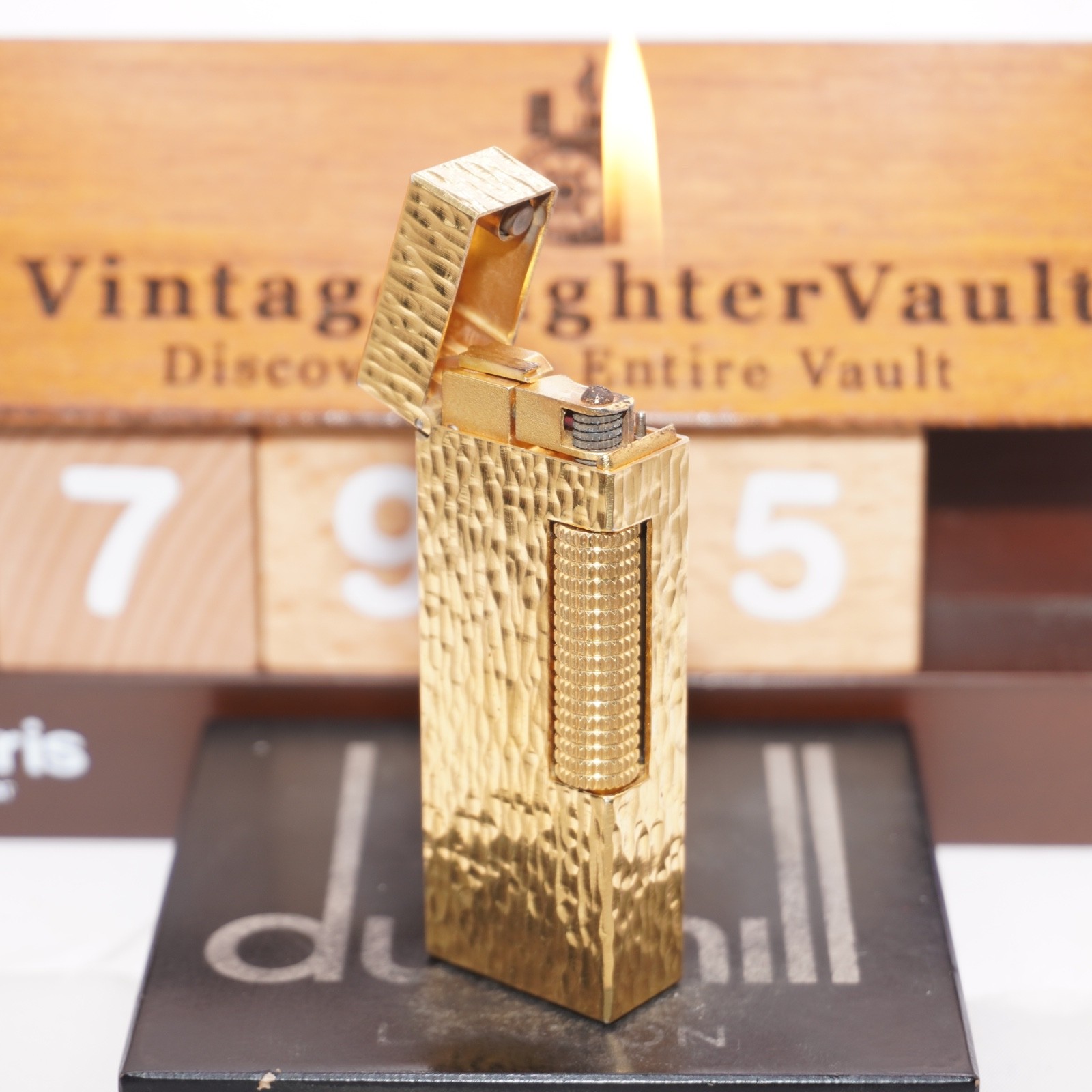 Dunhill Lighter Gold Bark Pattern _Ultrasonically Cleaned_Working Dunhill Lighter Gold Bark Pattern _Ultrasonically Cleaned_Working