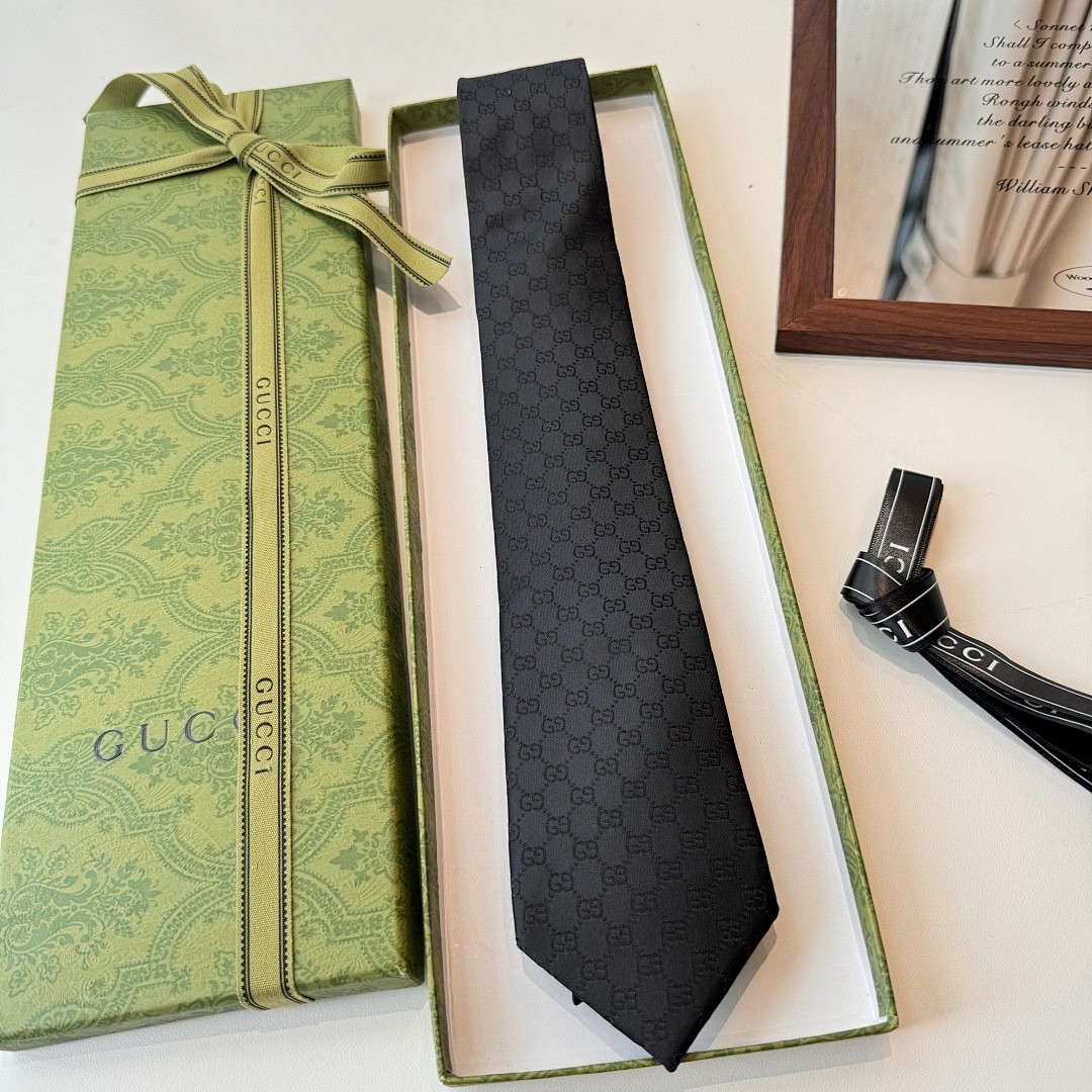 Authentic Gucci Tie Mens GG Authentic Gucci Tie Mens GG