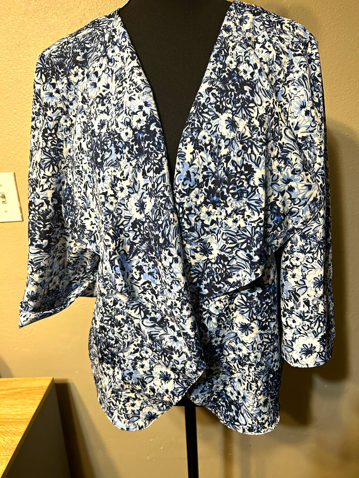 CHAUS Women’s XL Blue White Floral Open Front Waterfall Cardigan Jacket