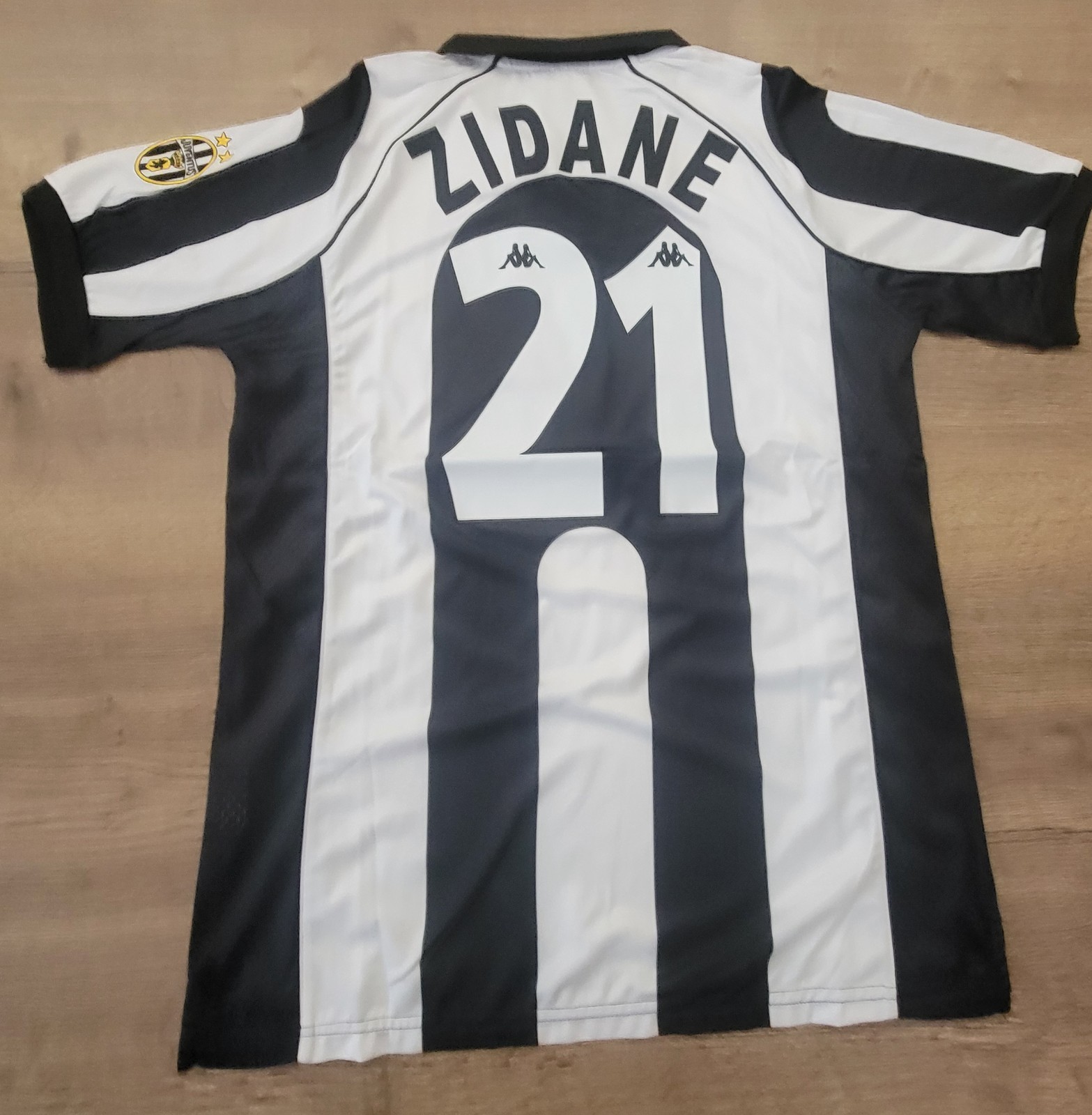 Juventus 1997/1998 Iconic Football Shirt Zidane 21 Size L Juventus 1997/1998 Iconic Football Shirt Zidane 21 Size L