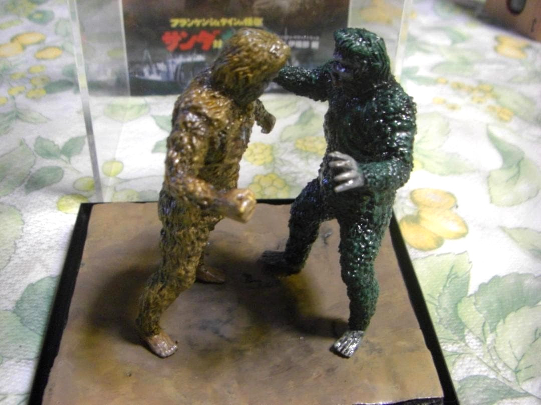 Bandai HG Sanda Gaira 1966 Toho Monster Figure Set Display Case Kaiju