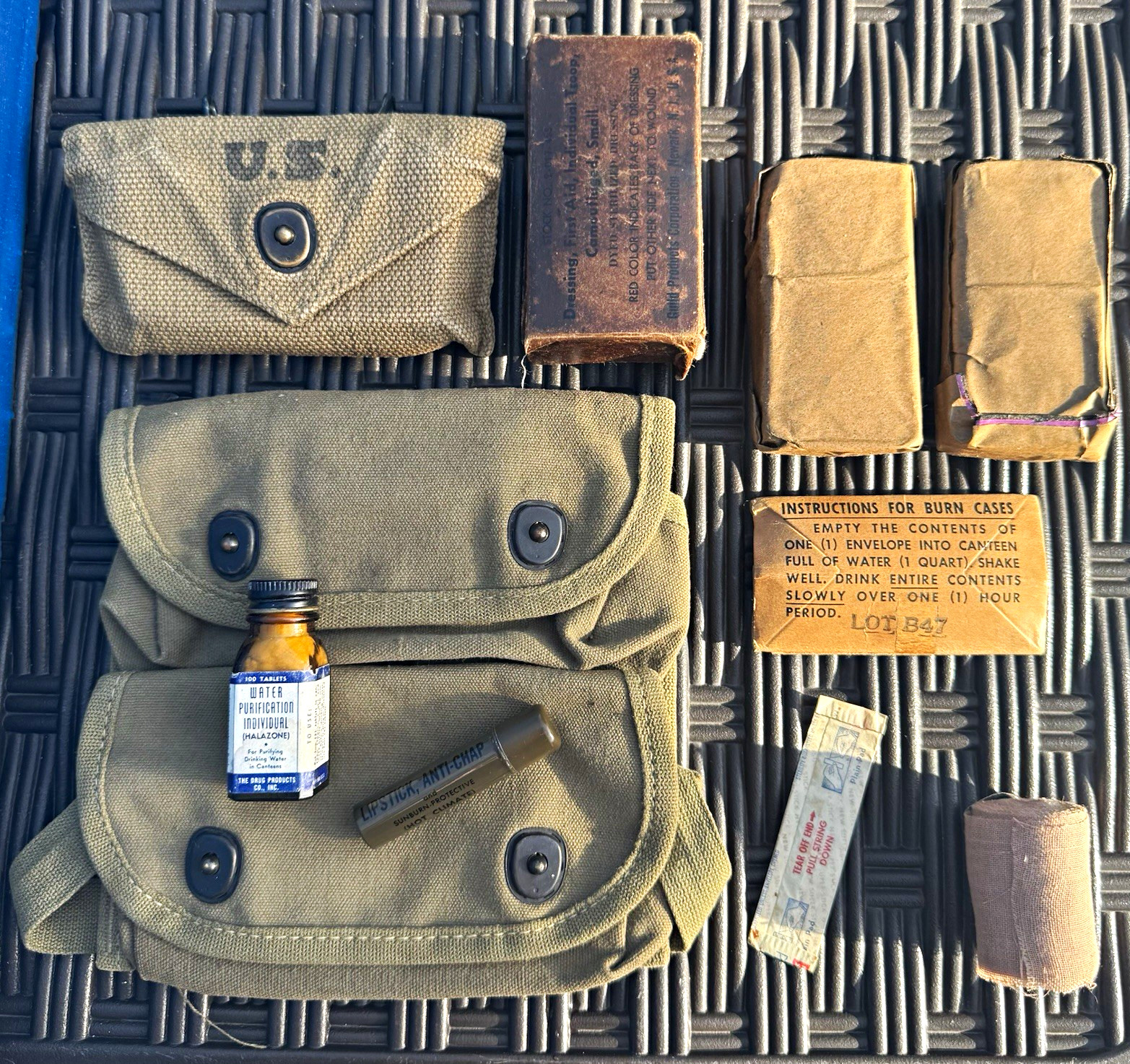 WWII WW2 US Army Medical Lot First-Aid Kits w/Contents - Exc WWII WW2 US Army Medical Lot First-Aid Kits w/Contents - Exc