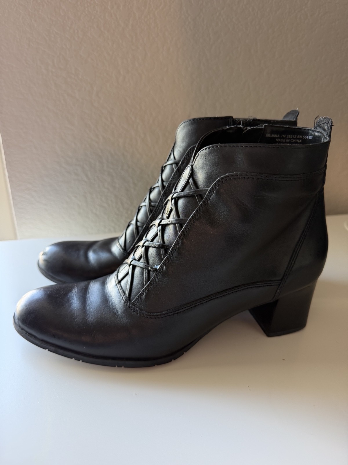 Women\'s Classic Elements Black Leather Boots, 7M
