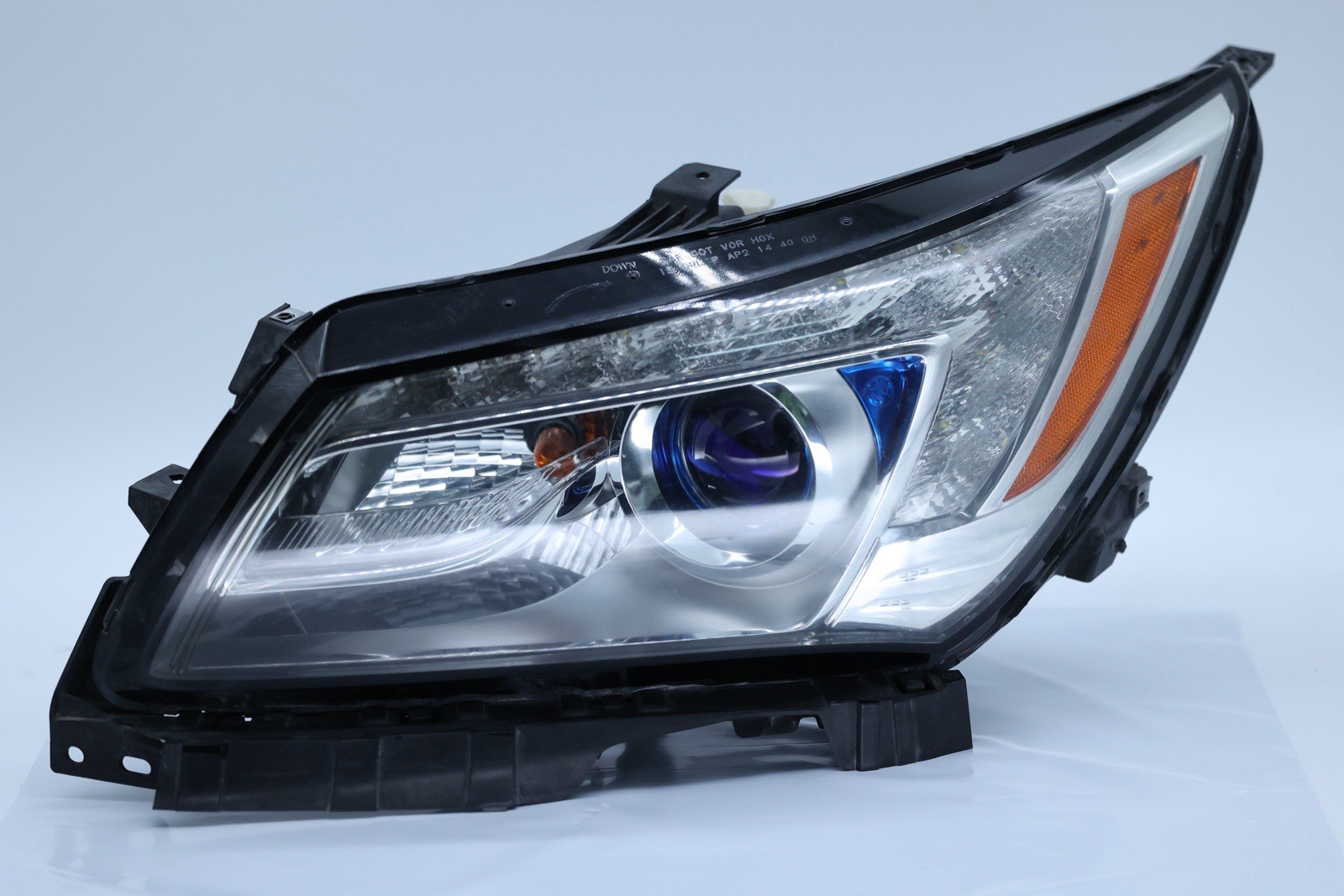 14-16 Buick Lacrosse Drivers Side Headlight Assembly XENON HID 26264990 OEM