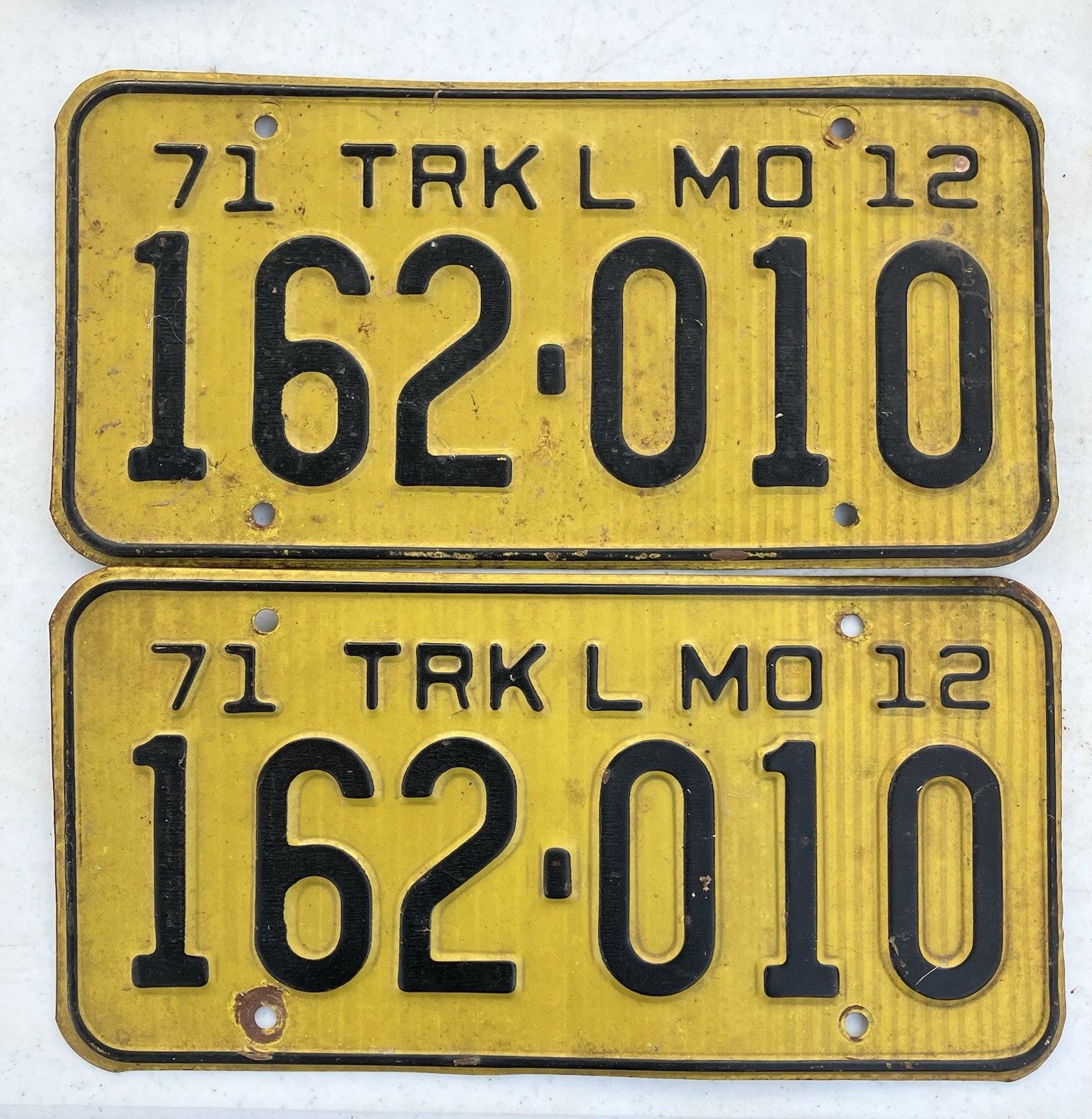 Pair Vintage 1971 Missouri Truck License Plates 162 010