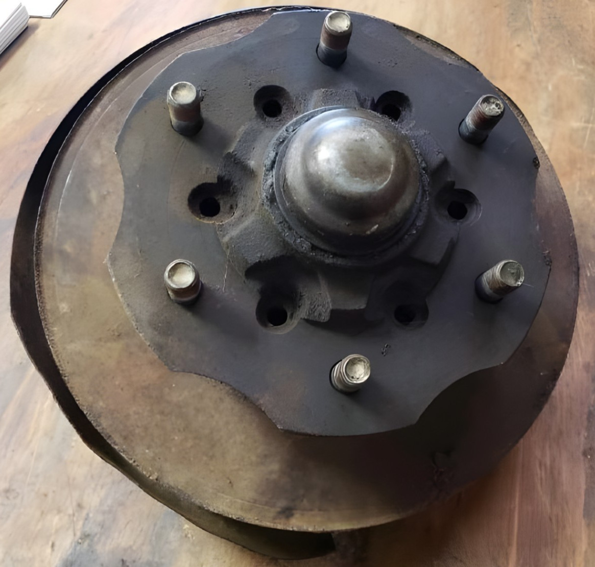 1986-1997 Nissan Truck Front Left Driver Side Spindle Knuckle Assembly OEM