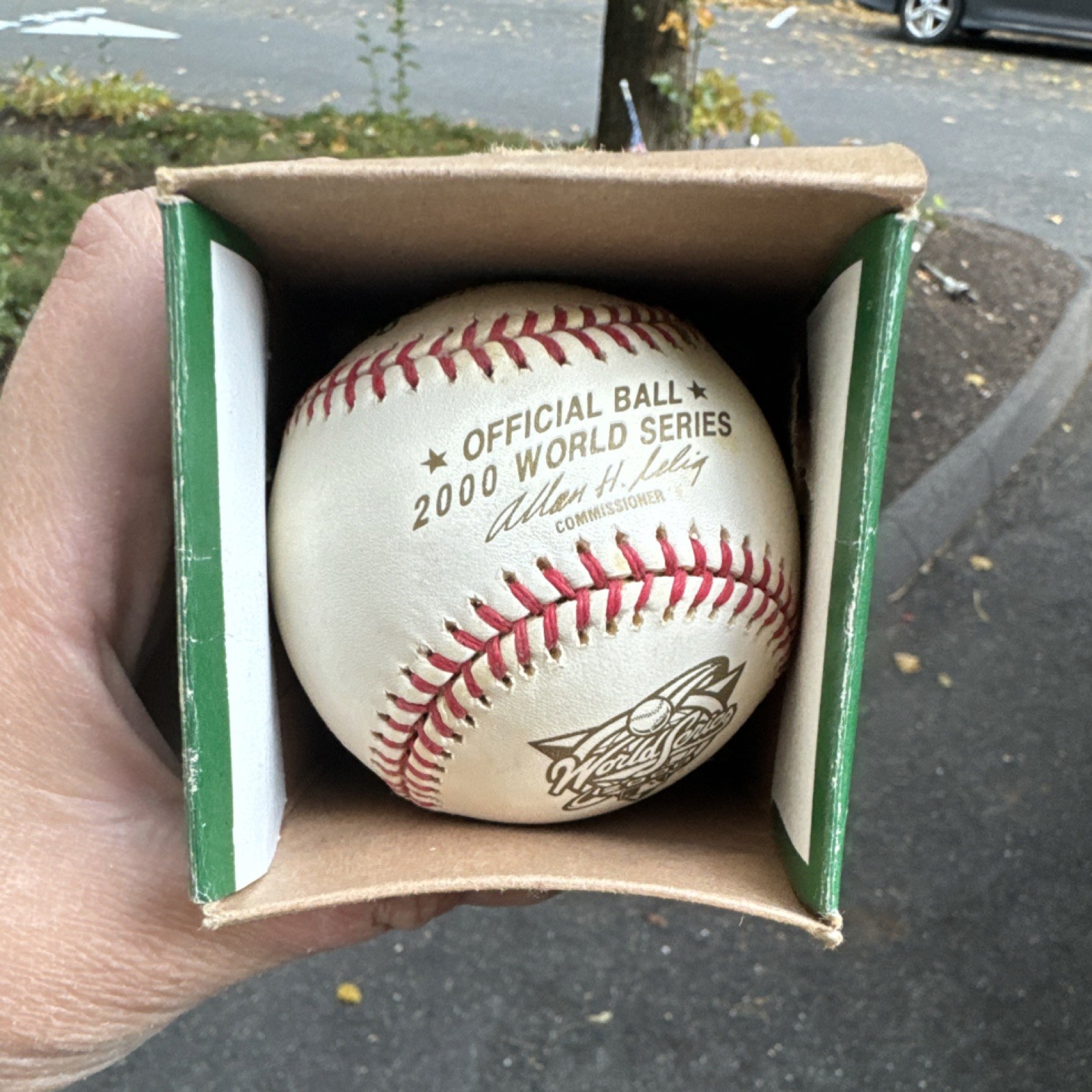 2000 World Series Official MLB Baseball Ball w/ Display Box Allen H. Selig 2000 World Series Official MLB Baseball Ball w/ Display Box Allen H. Selig
