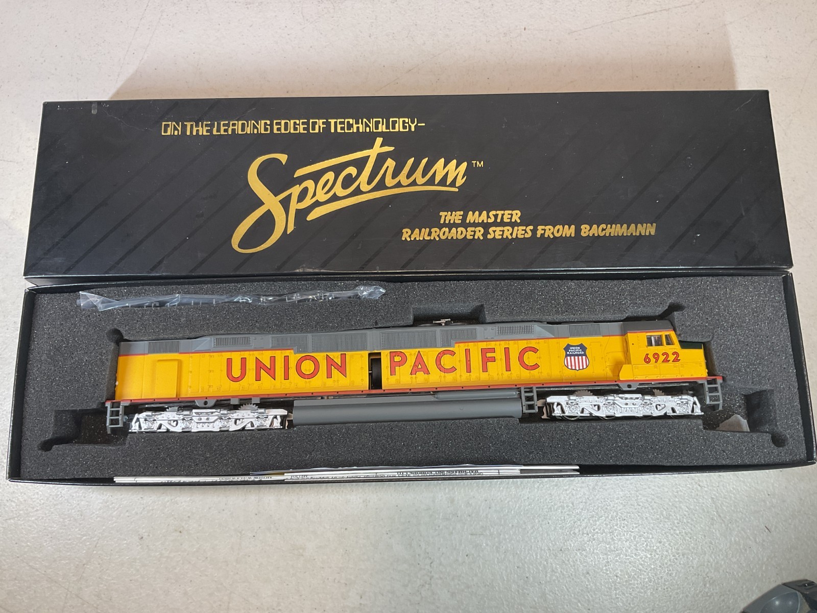 Spectrum HO DD40AX Locomotive Read Description