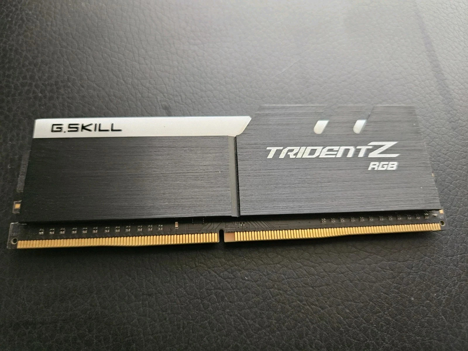 G.SKILL TRIDENT Z RGB 8GB(1x8GB) DDR4 3200MHz F4-3200C16D-16GTZR