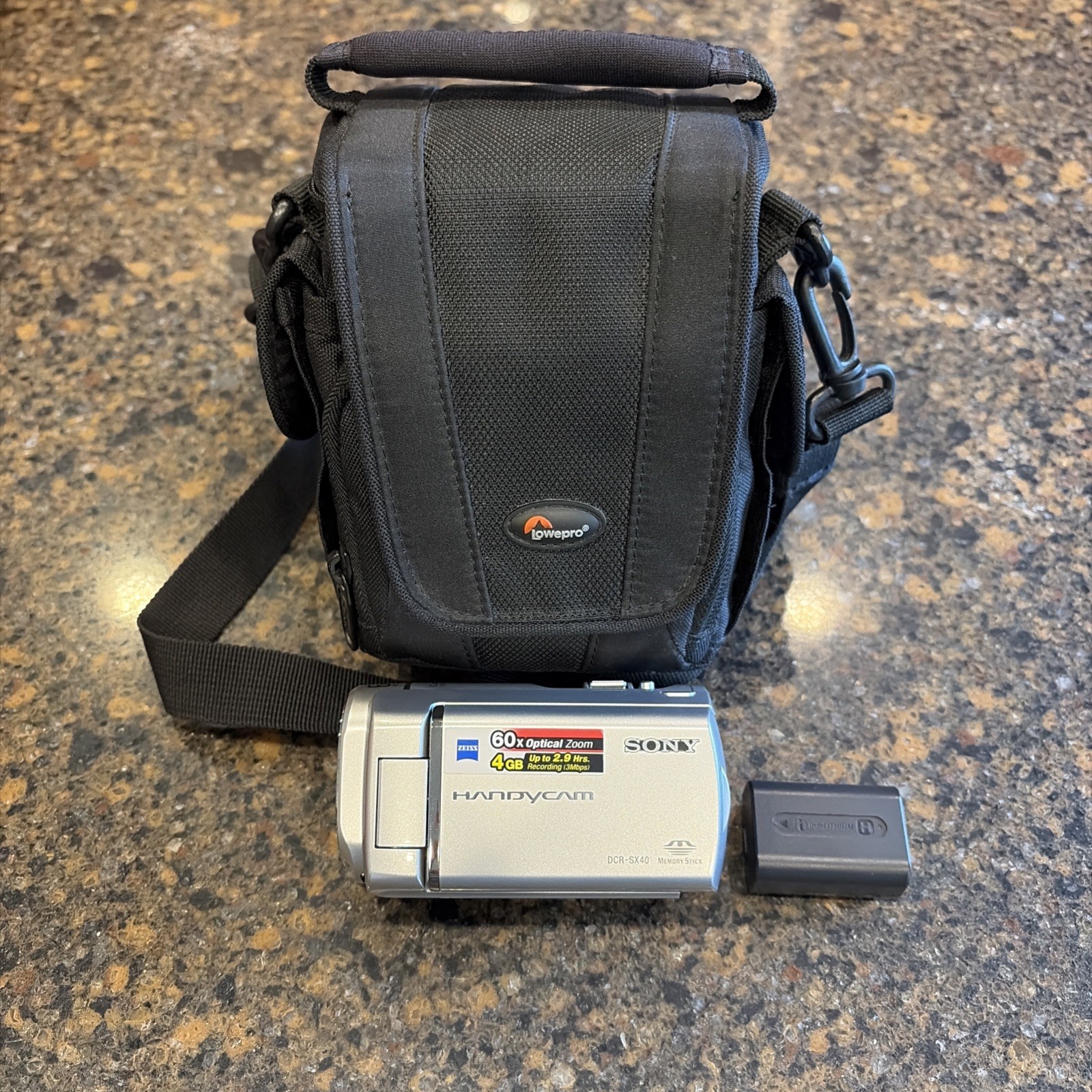 Sony DCR-SX40 4GB SD Handycam Camcorder (Silver) 4GB Internal Memory Tested