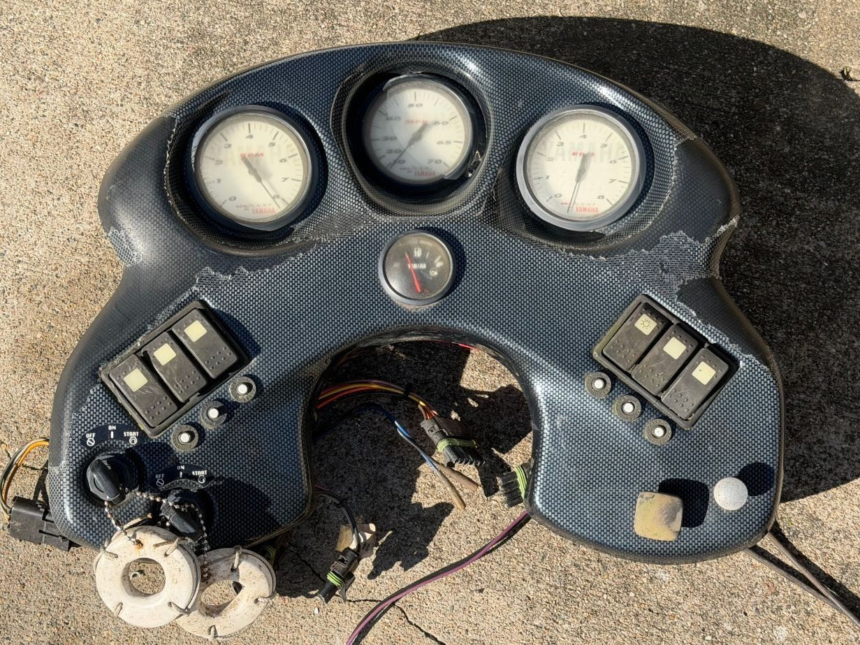 Yamaha 2001 LS2000 LS 2000 dash instrument panel gauge w ignition switch keys