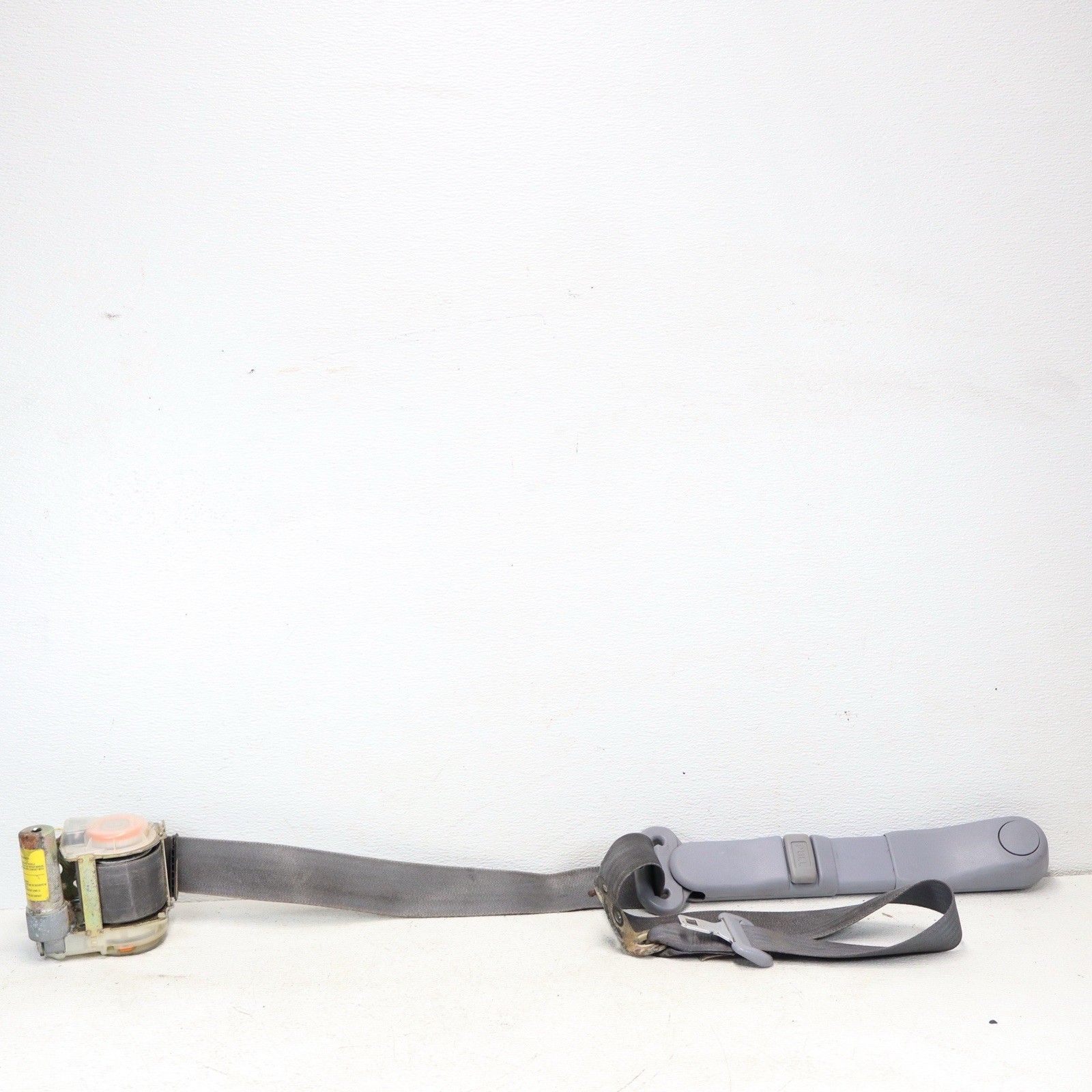 2000-2004 Toyota Tundra Seat Belt Retractor Seatbelt Front Left LH Driver Gray 2000-2004 Toyota Tundra Seat Belt Retractor Seatbelt Front Left LH Driver Gray