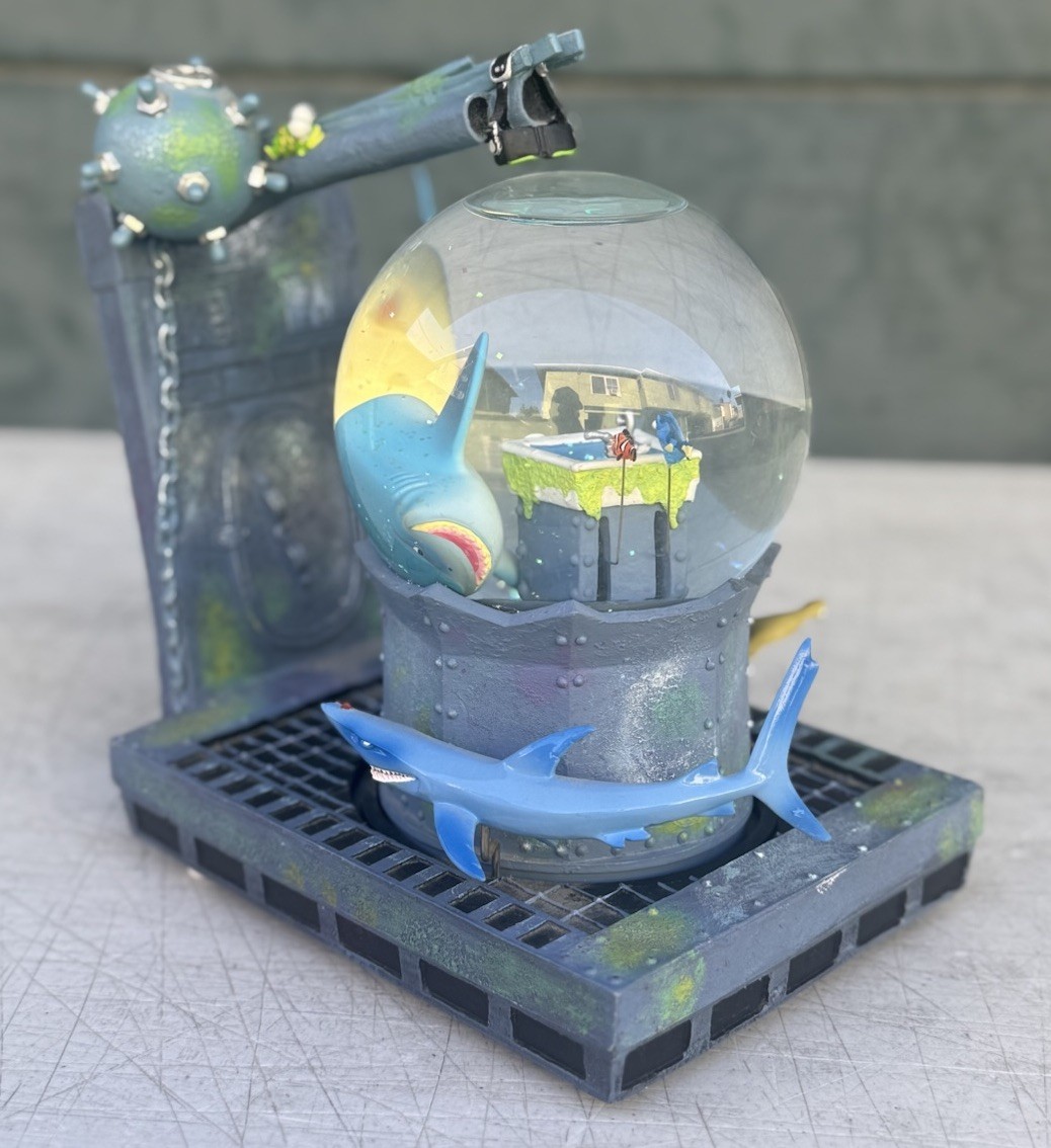 Disney Finding Nemo Bruce The Shark Musical  Snow Globe Plays Aloha Oe 100% Work