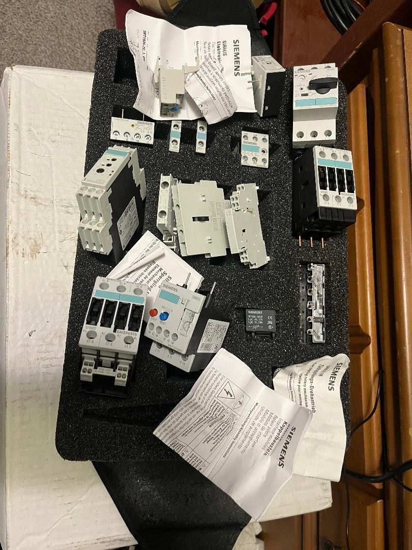 SIEMENS LOT Electronic devices  3RV1021-1KA10 / 3RV10211KA10 (USED) 3RV1021-4BA1