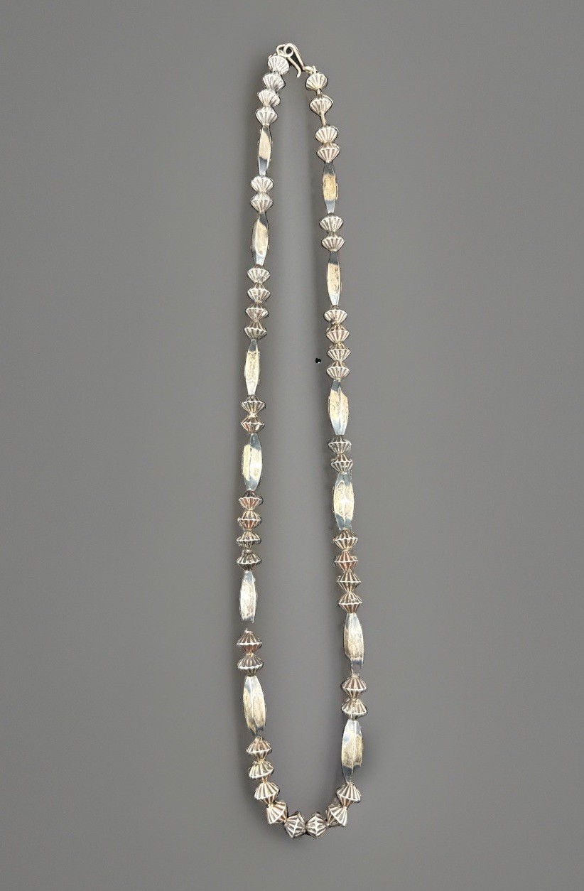 ✨Vintage Navajo Sterling Silver Hand Made Bench Bead Torpedo Necklace 24\