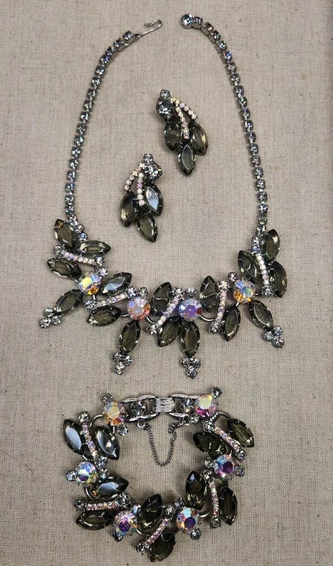 Stunning Juliana Black Diamond Rhinestone Parure Absolutely Exquisite Book Piece Stunning Juliana Black Diamond Rhinestone Parure Absolutely Exquisite Book Piece